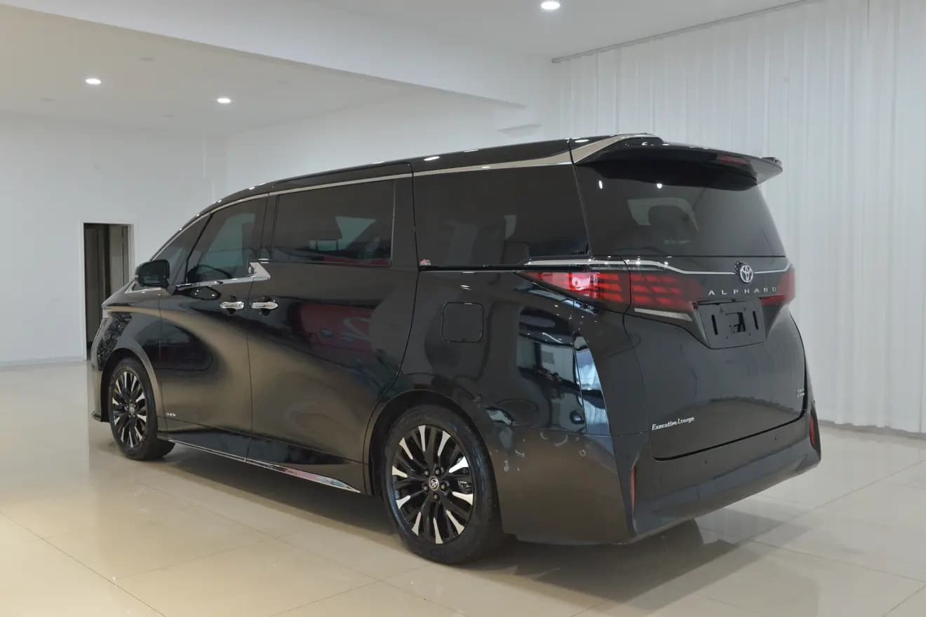 Toyota Alphard 2024 г. 49001 км. — фото 3