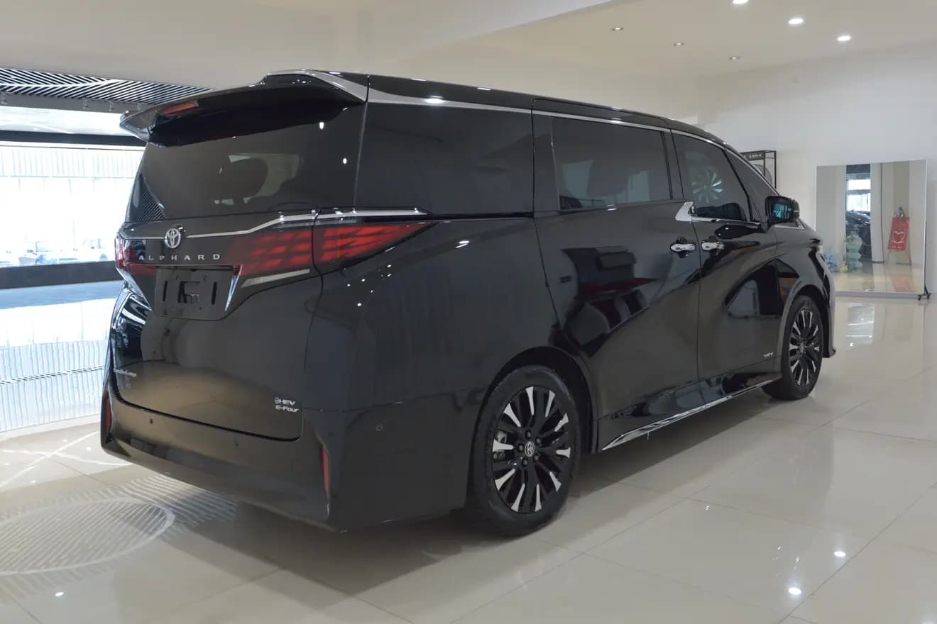 Toyota Alphard 2024 г. 49001 км. — фото 5