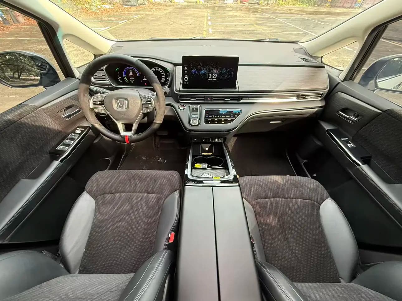Honda Elysion 2024 г. 31075 км. — фото 7