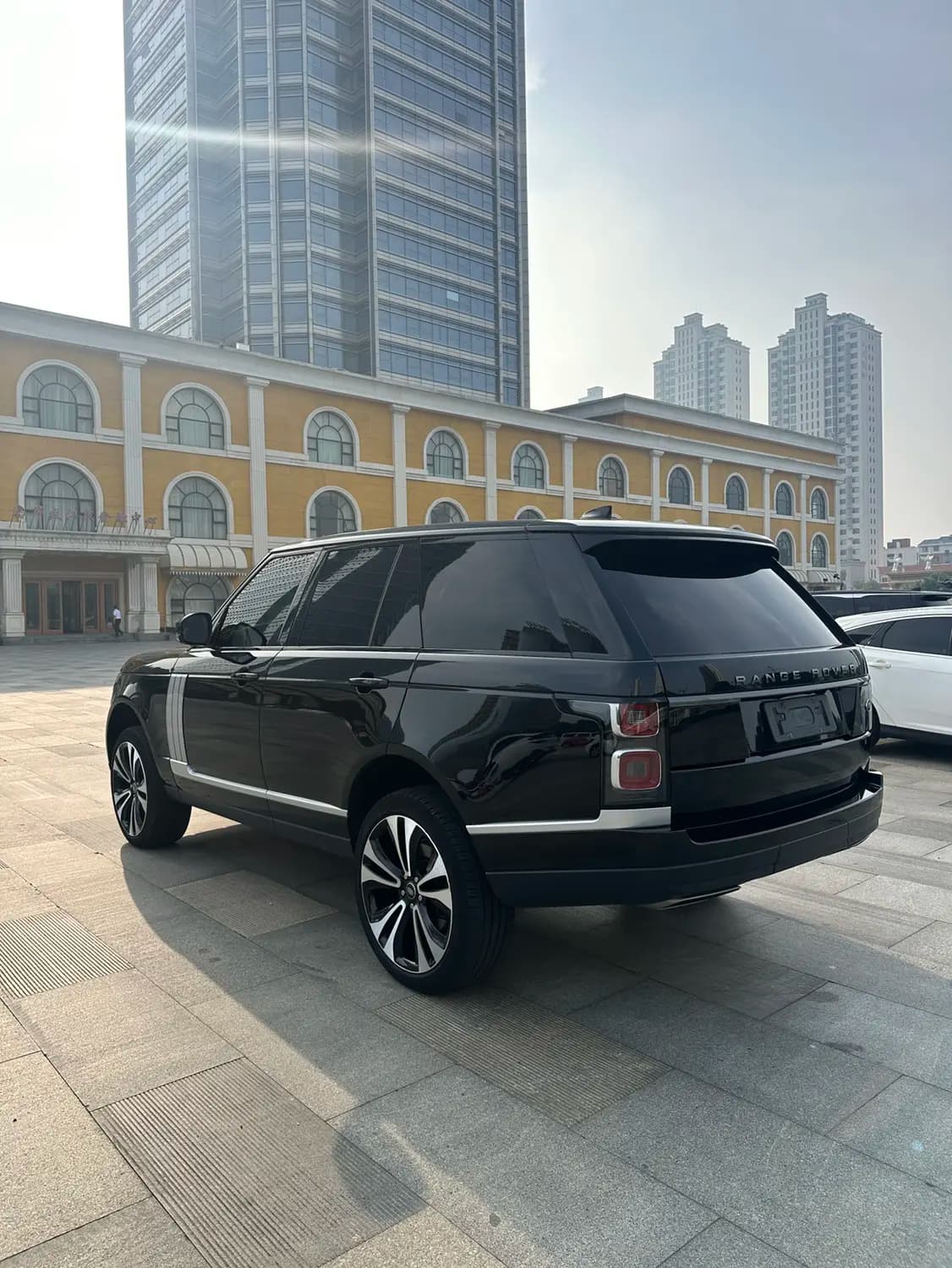 Land Rover Range rover 2022 г. 80132 км. — фото 4