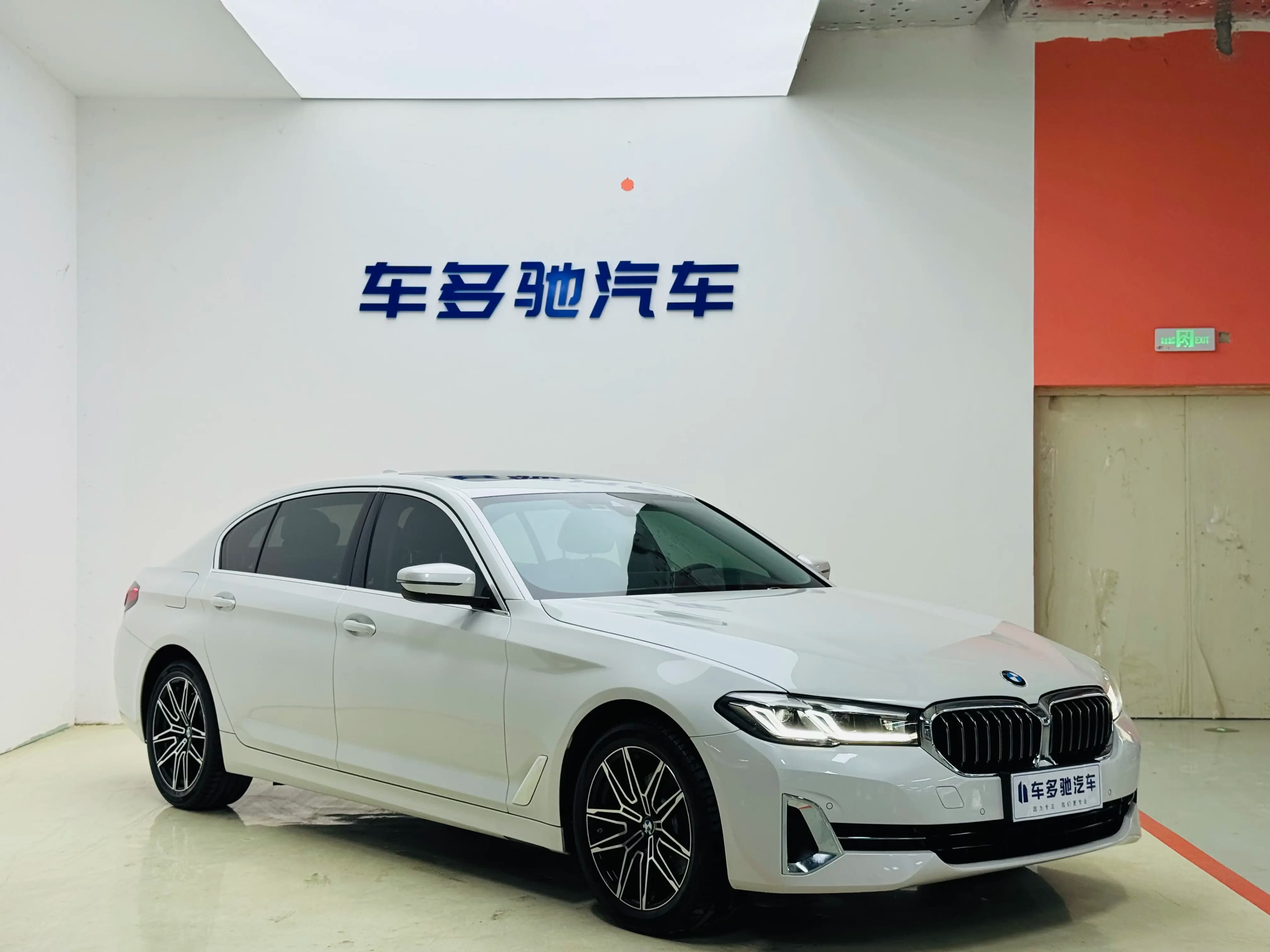 BMW 5 Series 2024 г. 38990 км. — фото 2