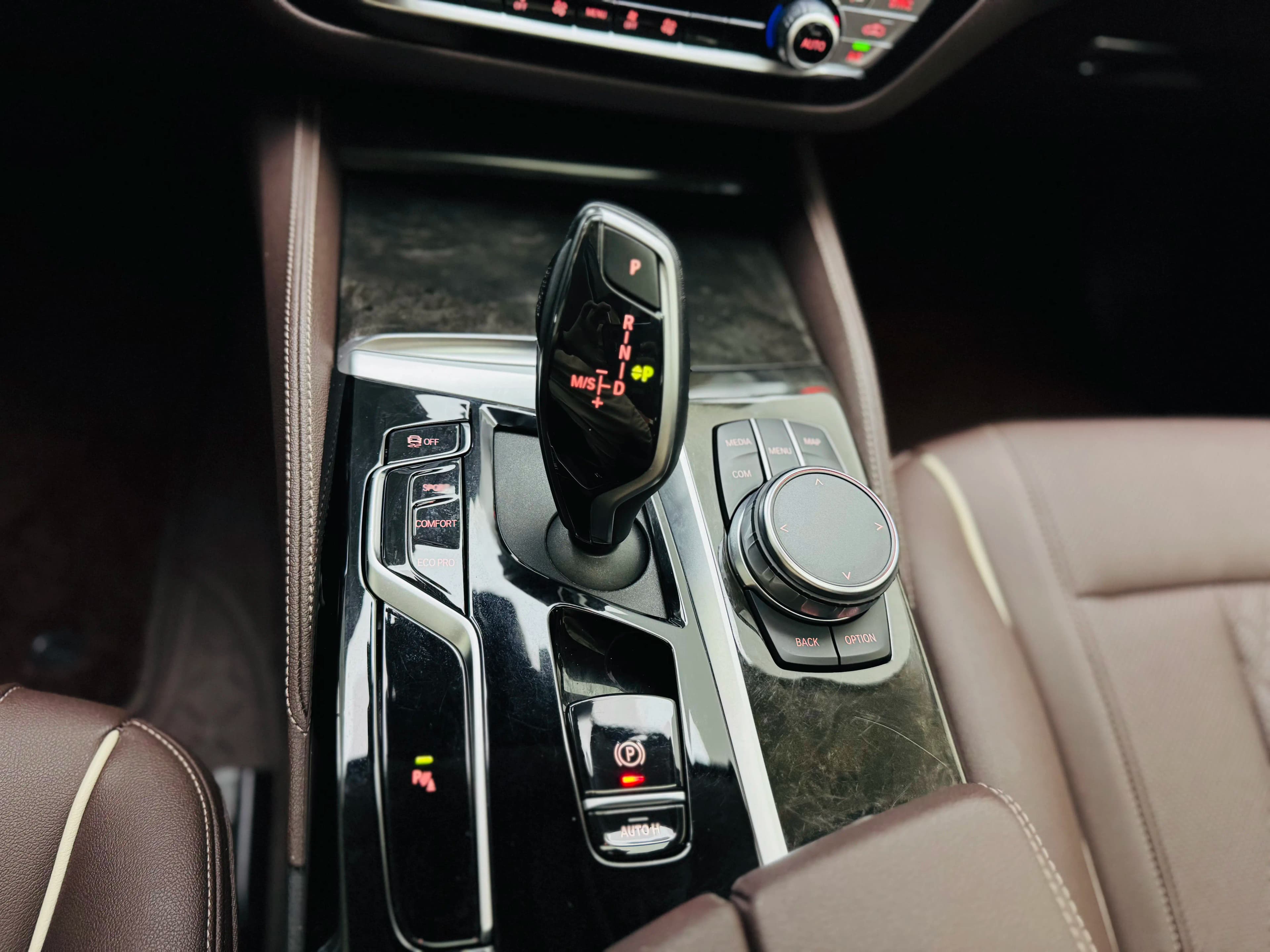 BMW 5 Series 2024 г. 38990 км. — фото 10