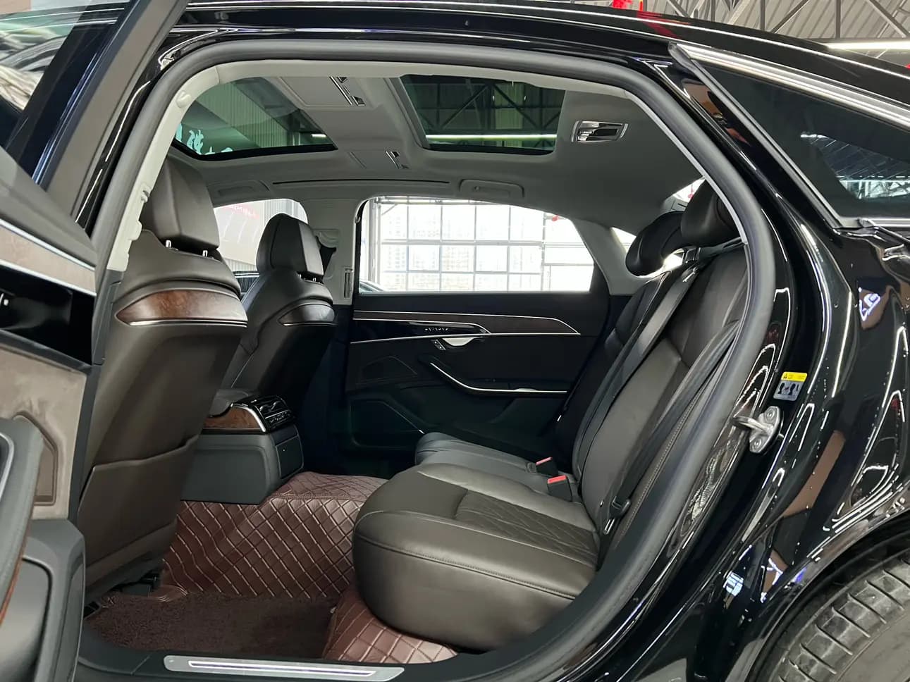 Audi A8 2021 г. 94017 км. — фото 15
