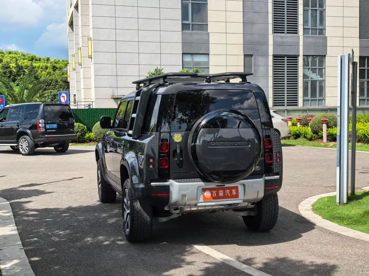 Land Rover Guard 2023 г. 50133 км. — фото 4
