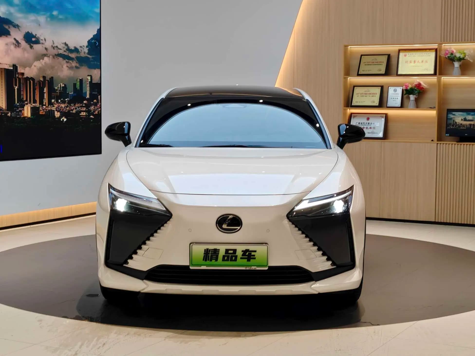 Lexus RZ 2023 г. 34089 км. — фото 2
