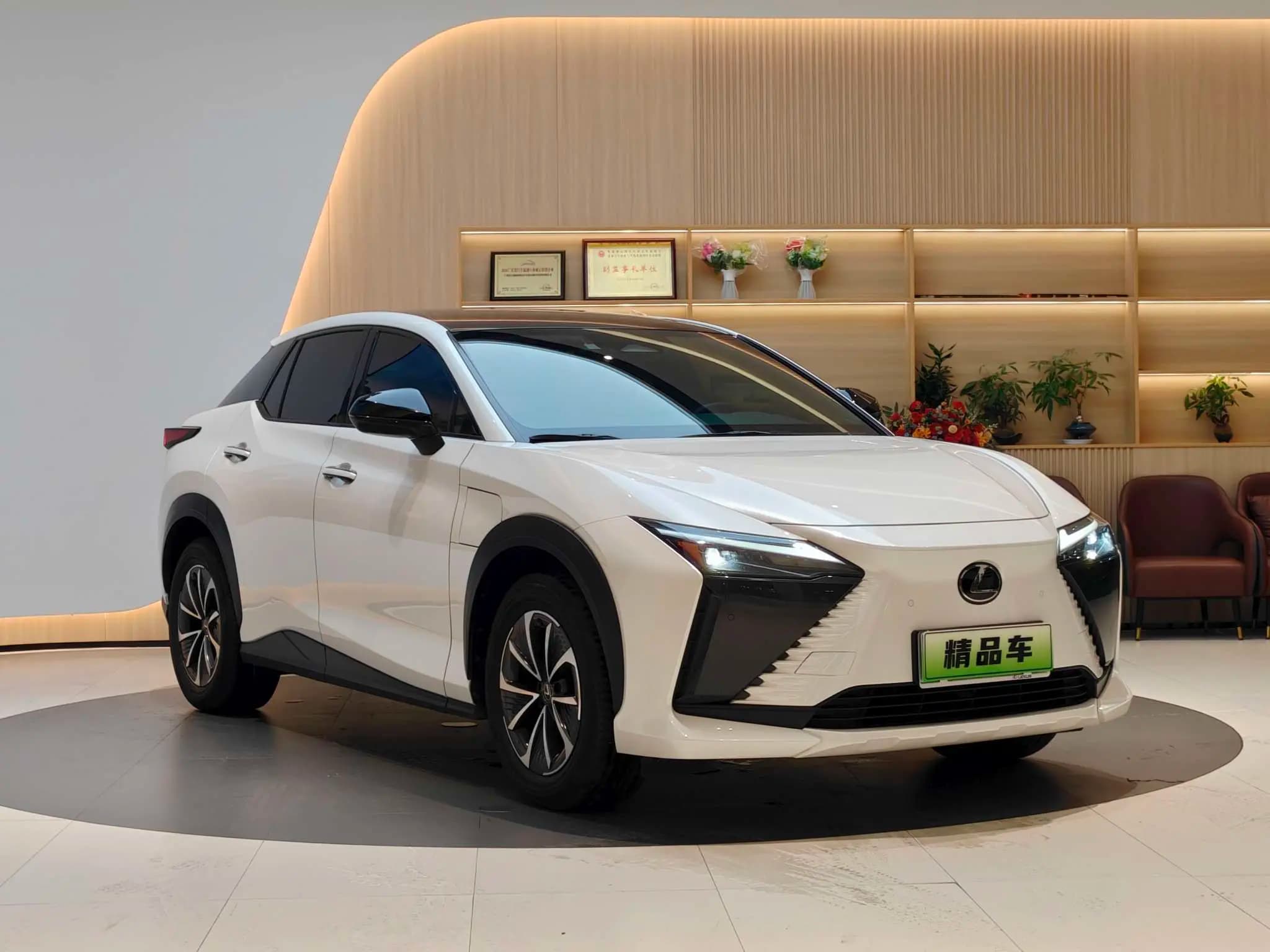Lexus RZ 2023 г. 34089 км. — фото 3