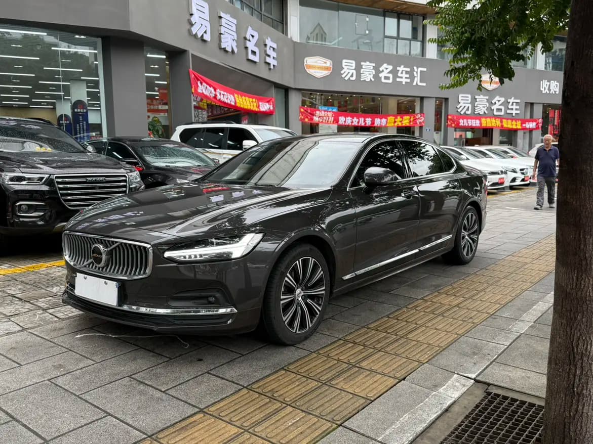 Volvo S90 2021 г. 77118 км.