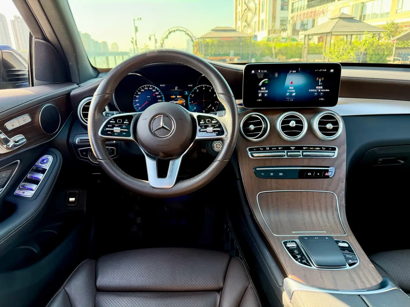 Mercedes-Benz GLC 2022 г. 57075 км. — фото 15