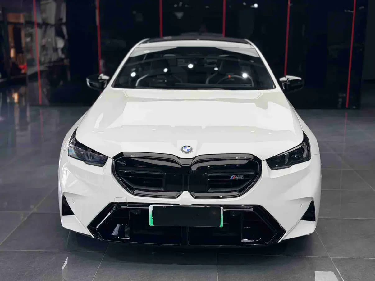 BMW M5 PHEV 2025 г. 6403 км. — фото 2