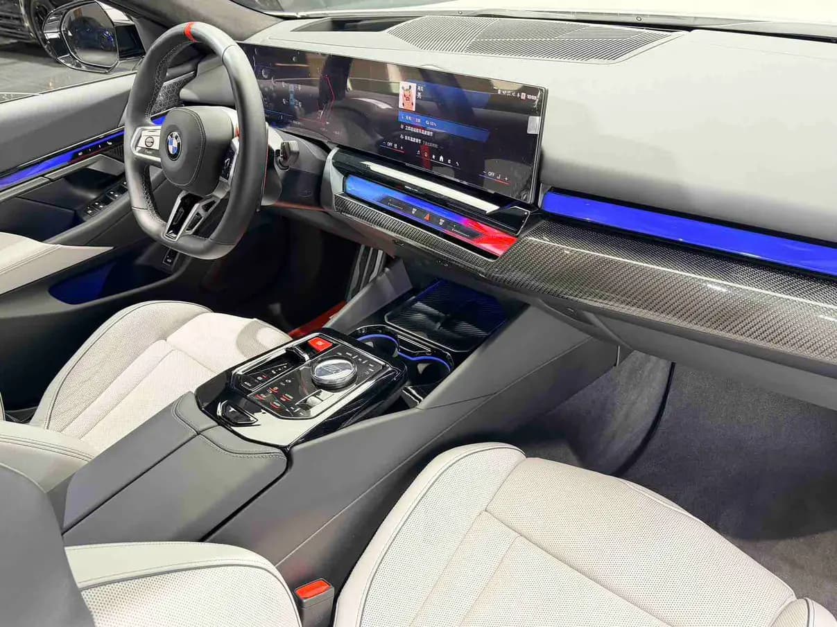 BMW M5 PHEV 2025 г. 6403 км. — фото 11