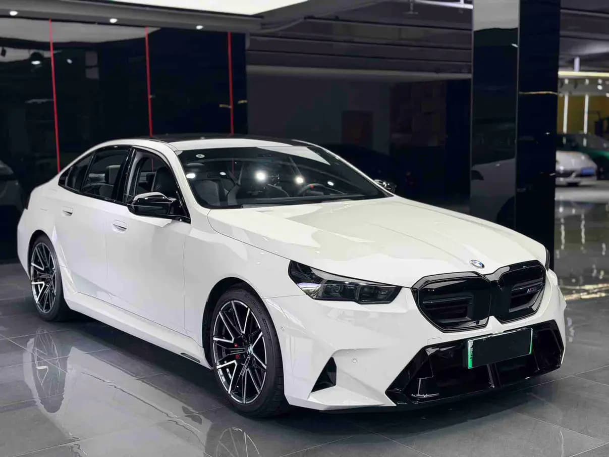 BMW M5 PHEV 2025 г. 6403 км. — фото 3