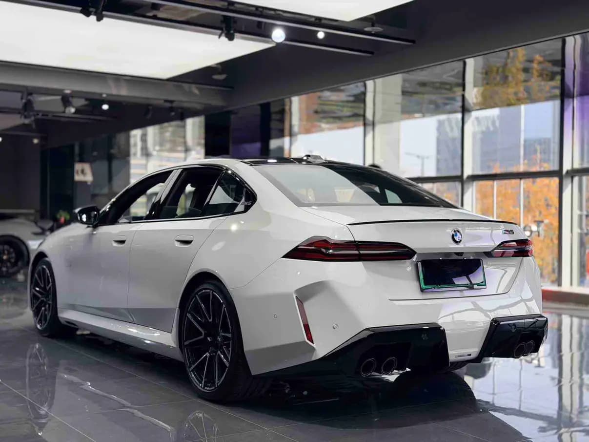 BMW M5 PHEV 2025 г. 6403 км. — фото 4