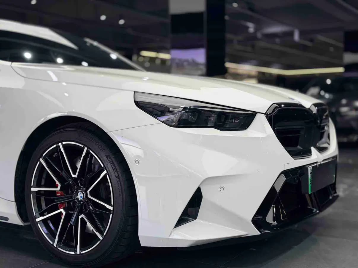 BMW M5 PHEV 2025 г. 6403 км. — фото 8