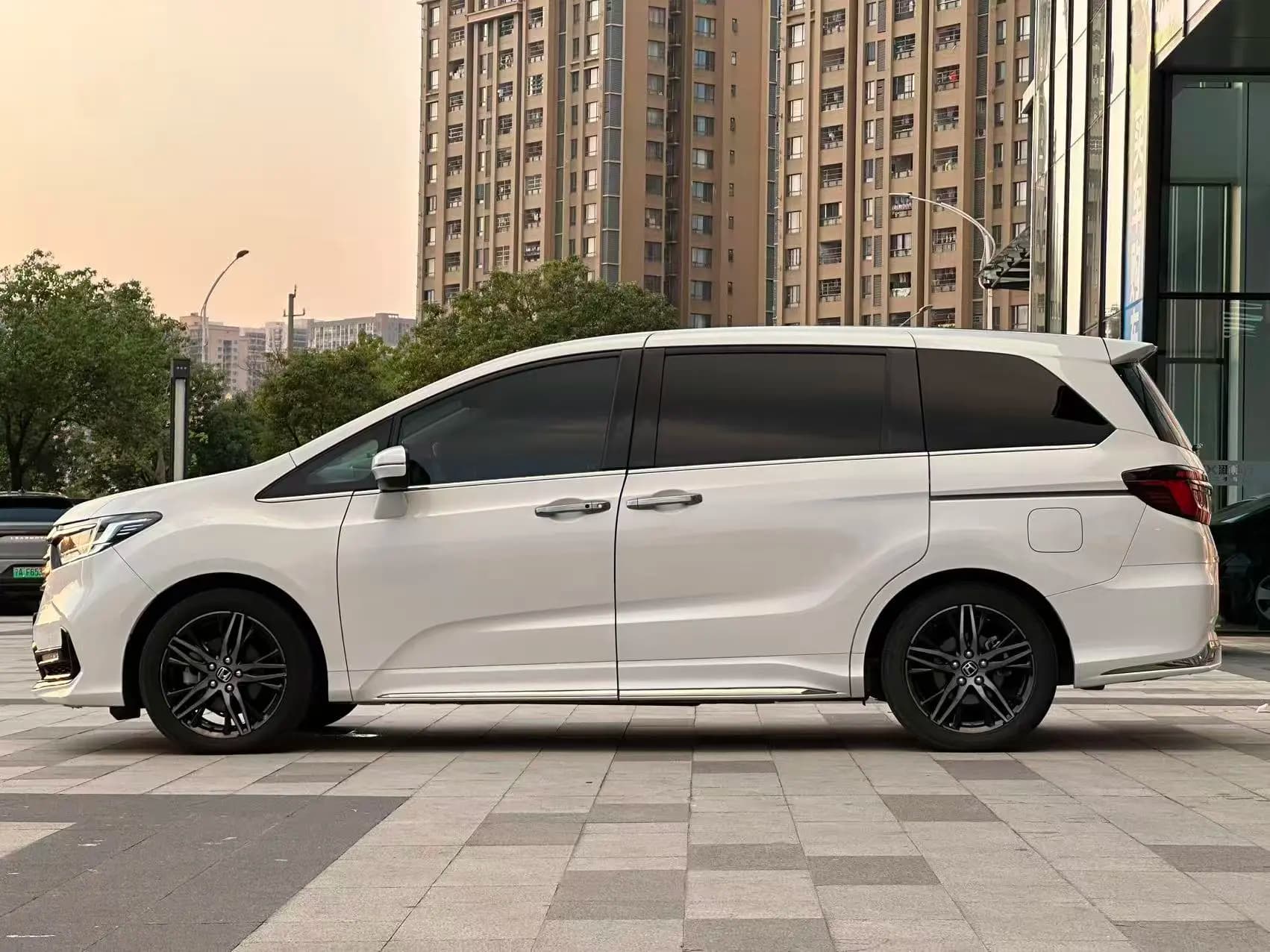 Honda Odyssey 2023 г. 70000 км. — фото 4