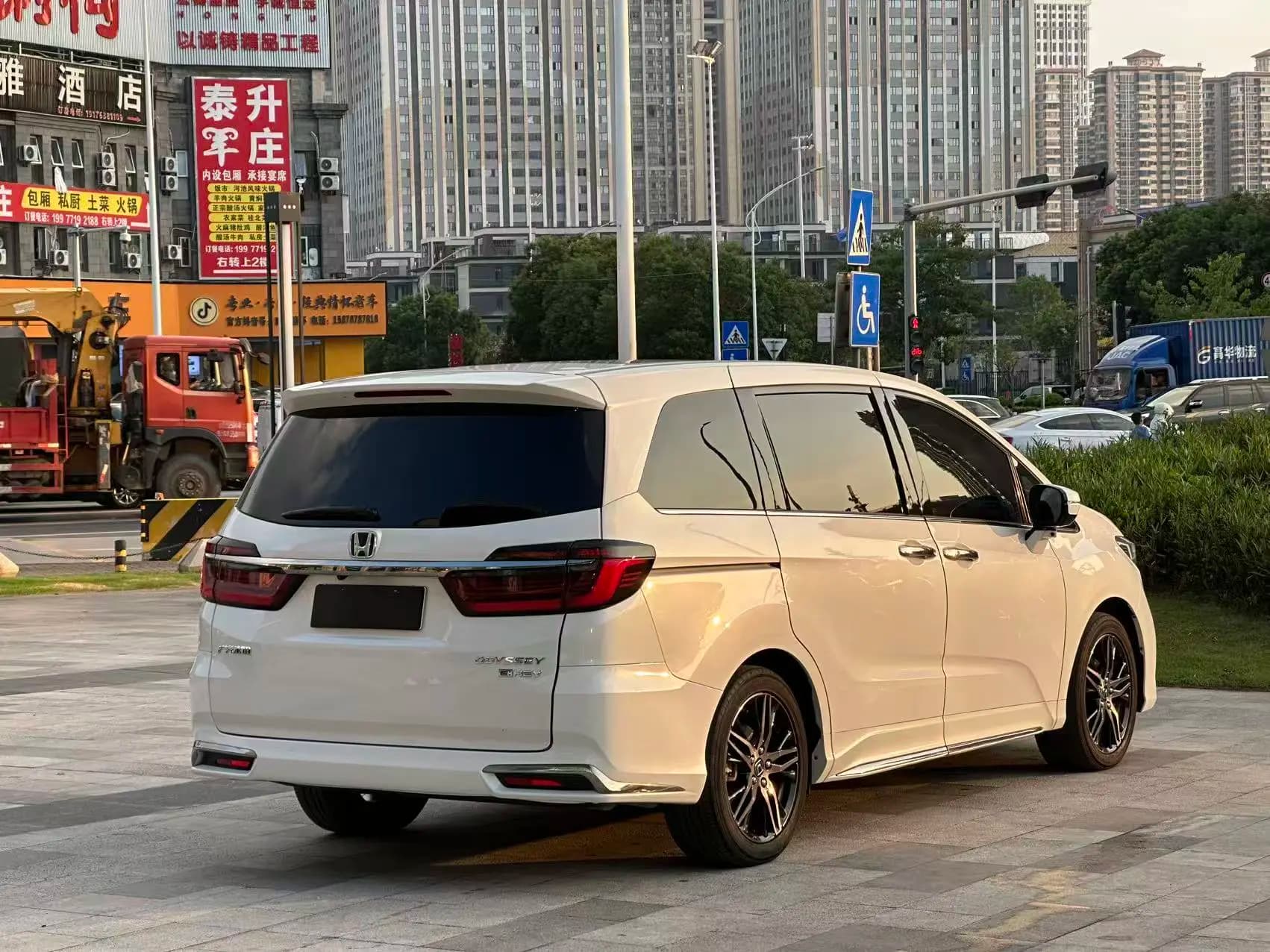 Honda Odyssey 2023 г. 70000 км. — фото 7