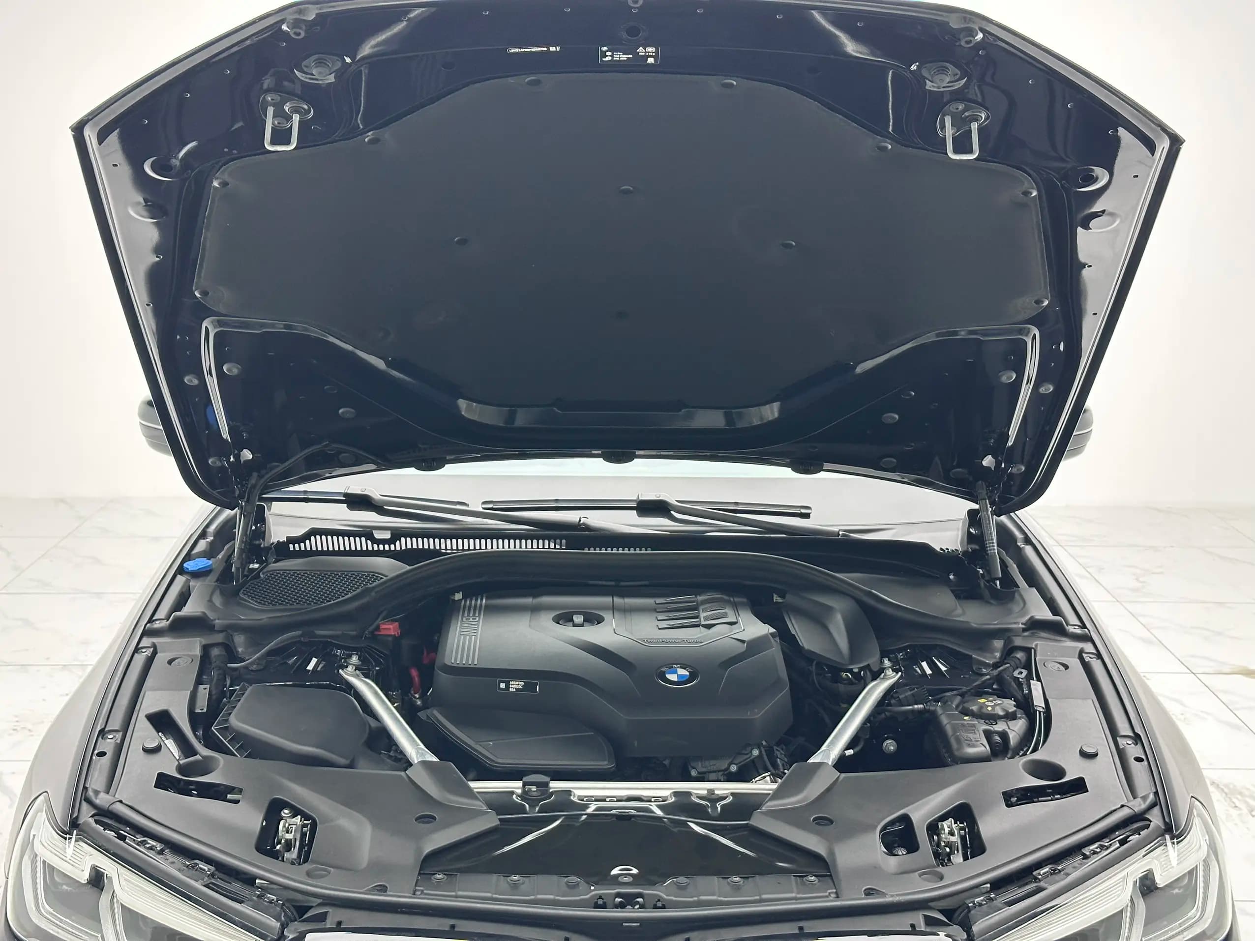 BMW 5 Series 2023 г. 21405 км. — фото 10