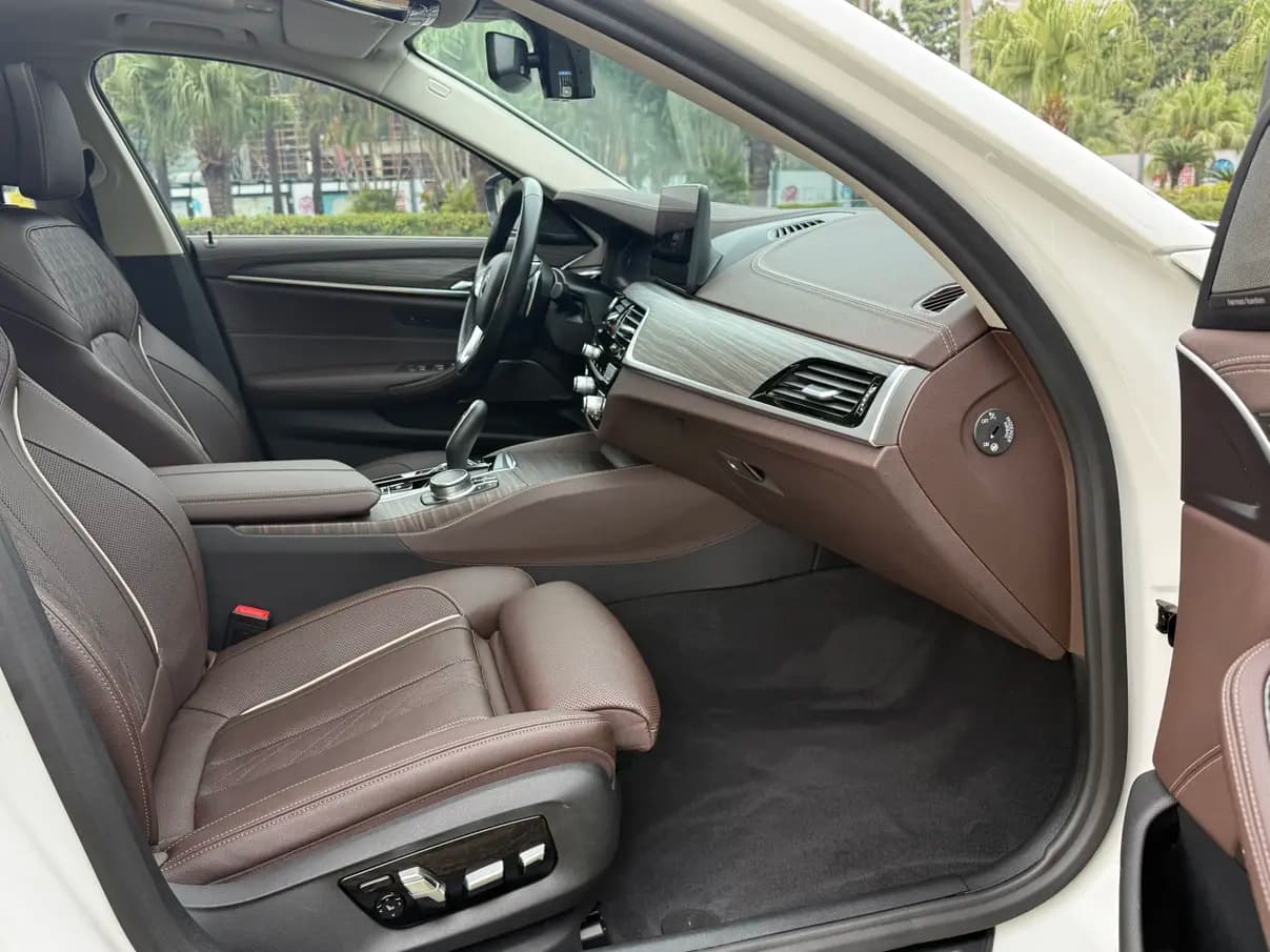 BMW 5 Series 2021 г. 82074 км. — фото 11