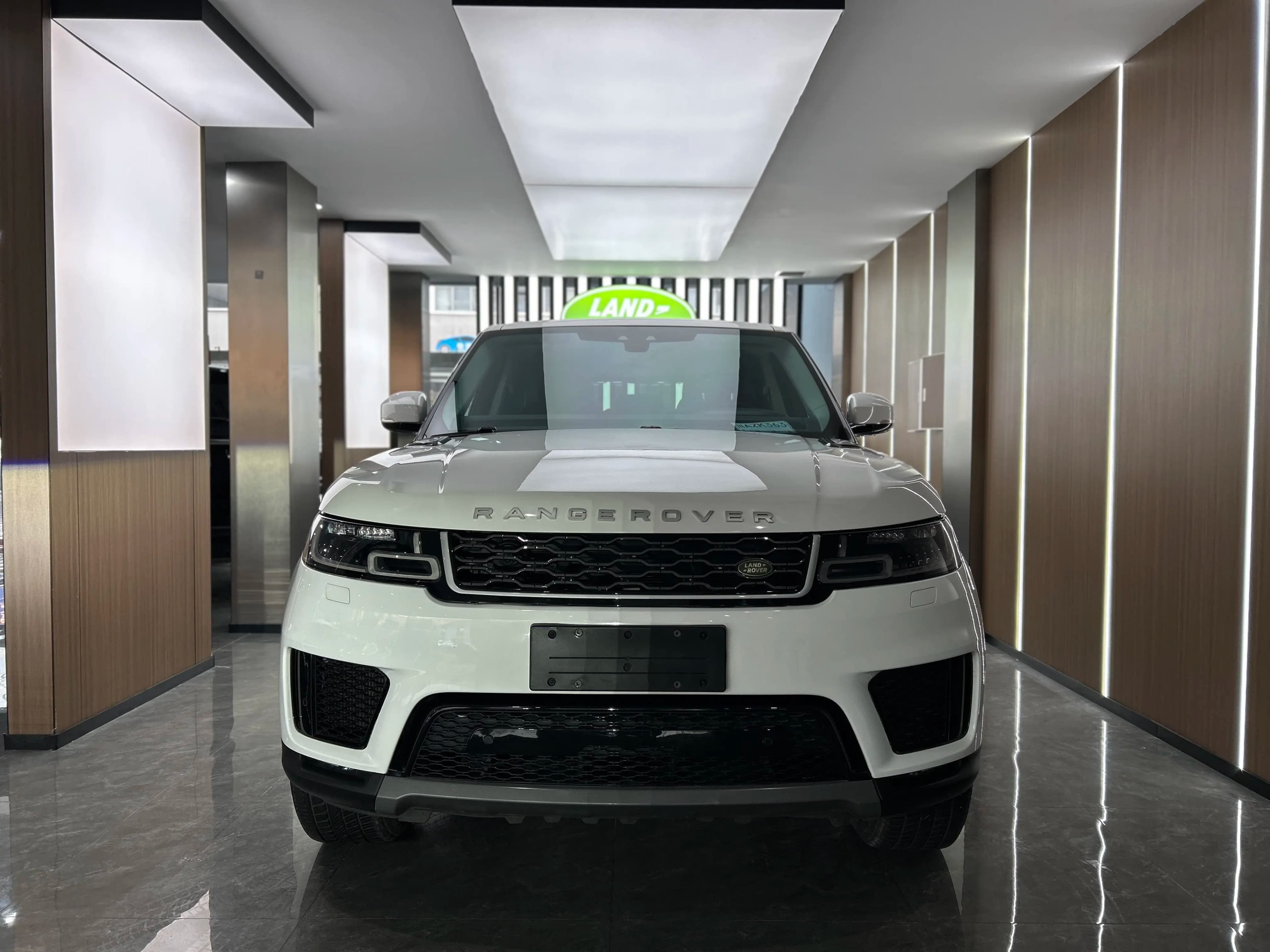 Land Rover Range Rover Sport 2021 г. 85000 км. — фото 2