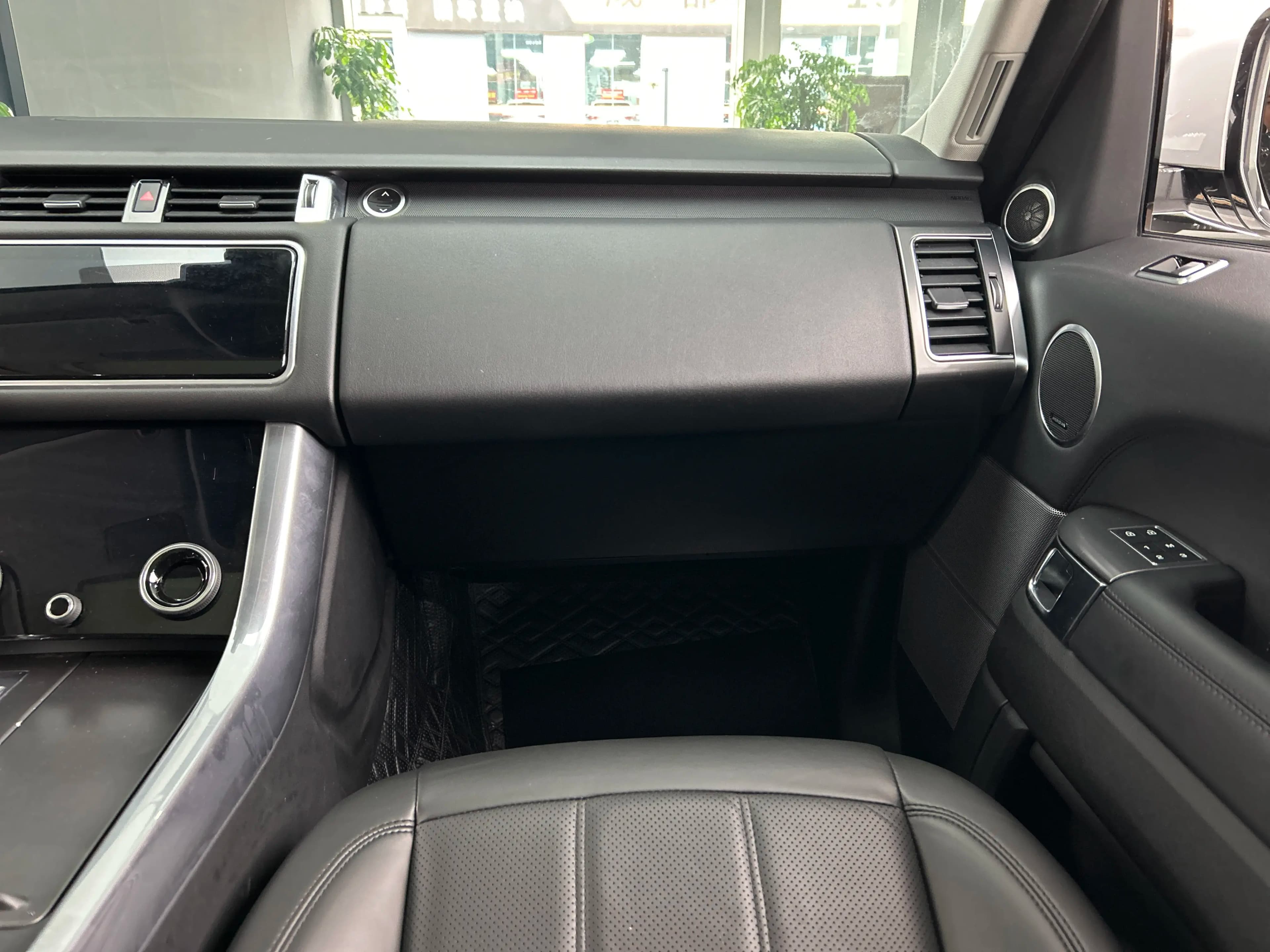 Land Rover Range Rover Sport 2021 г. 85000 км. — фото 12
