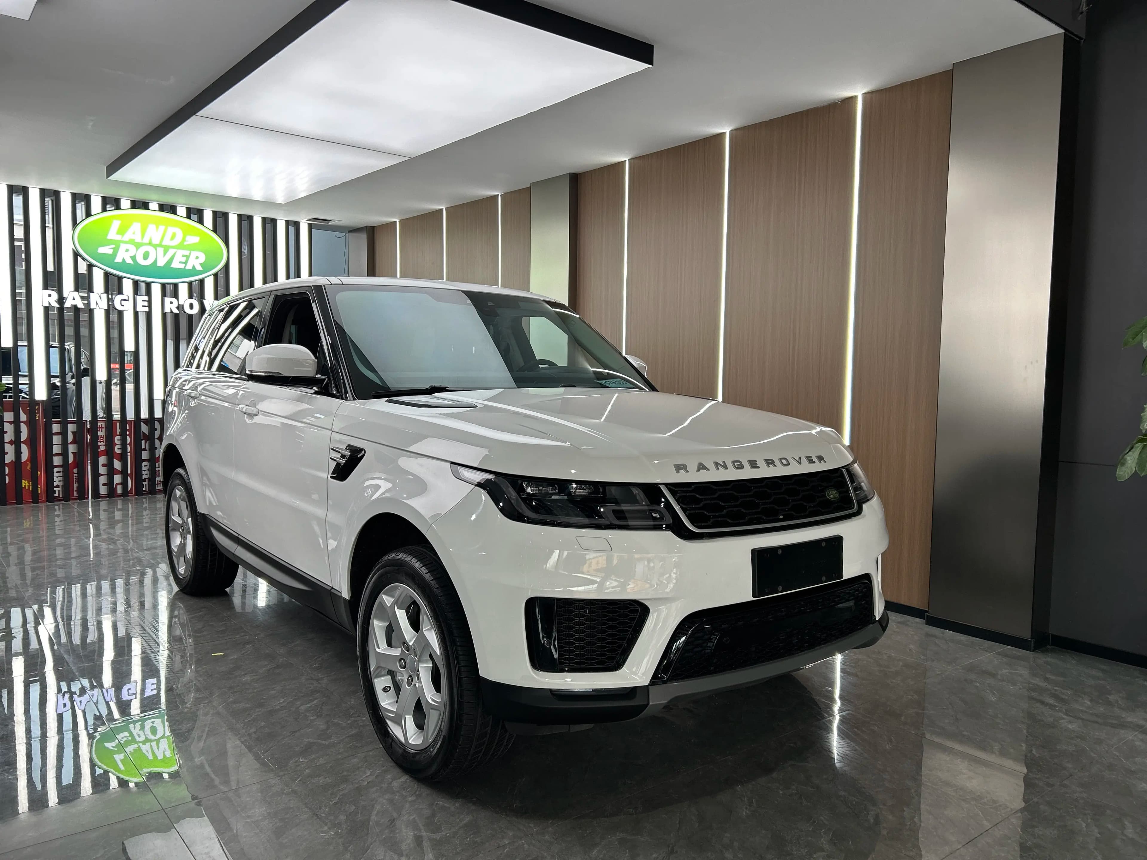 Land Rover Range Rover Sport 2021 г. 85000 км. — фото 3