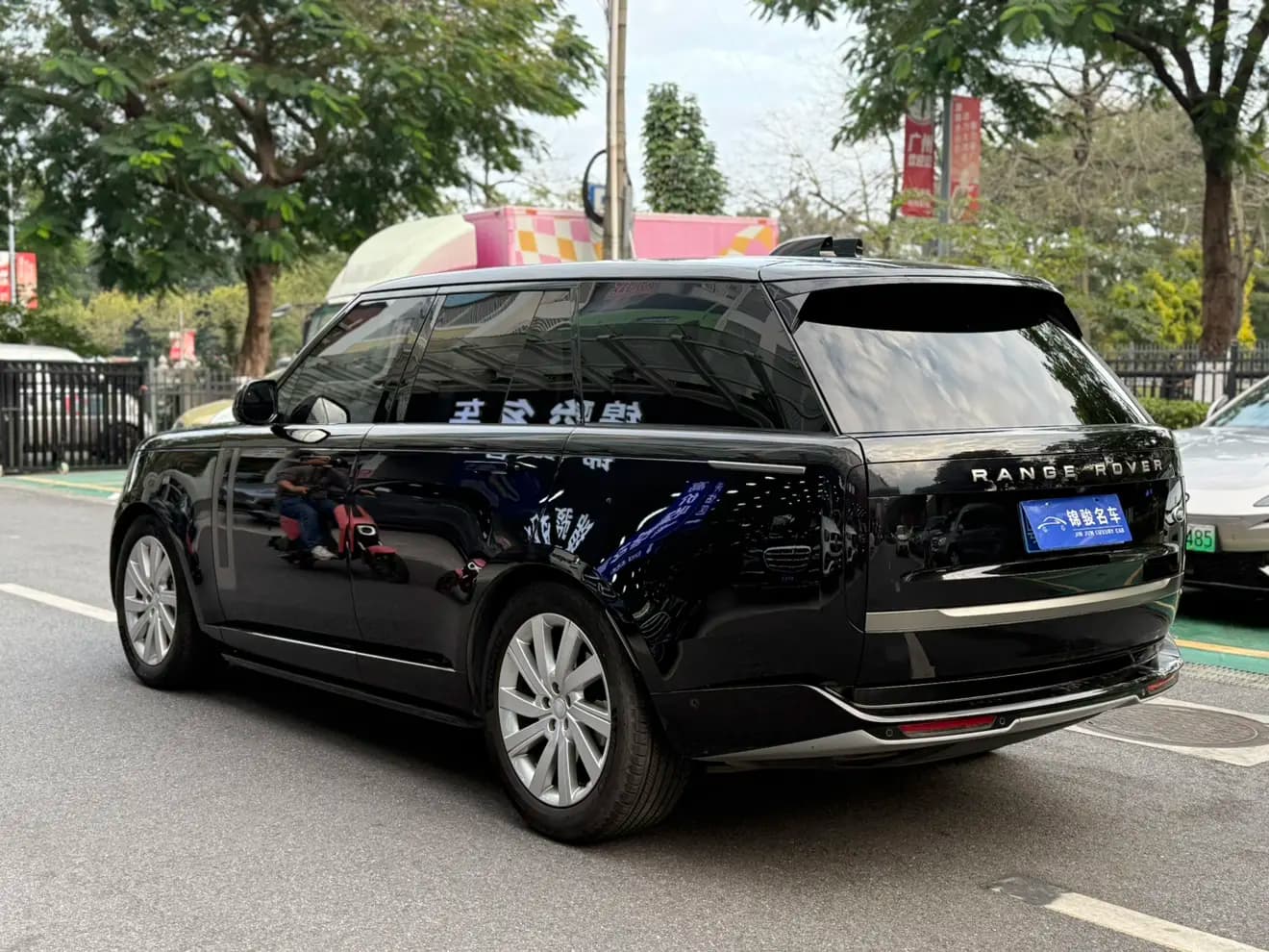 Land Rover Range rover 2023 г. 47131 км. — фото 4
