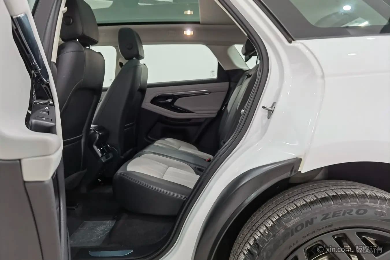 Land Rover Range Rover Evoque 2021 г. 60095 км. — фото 19