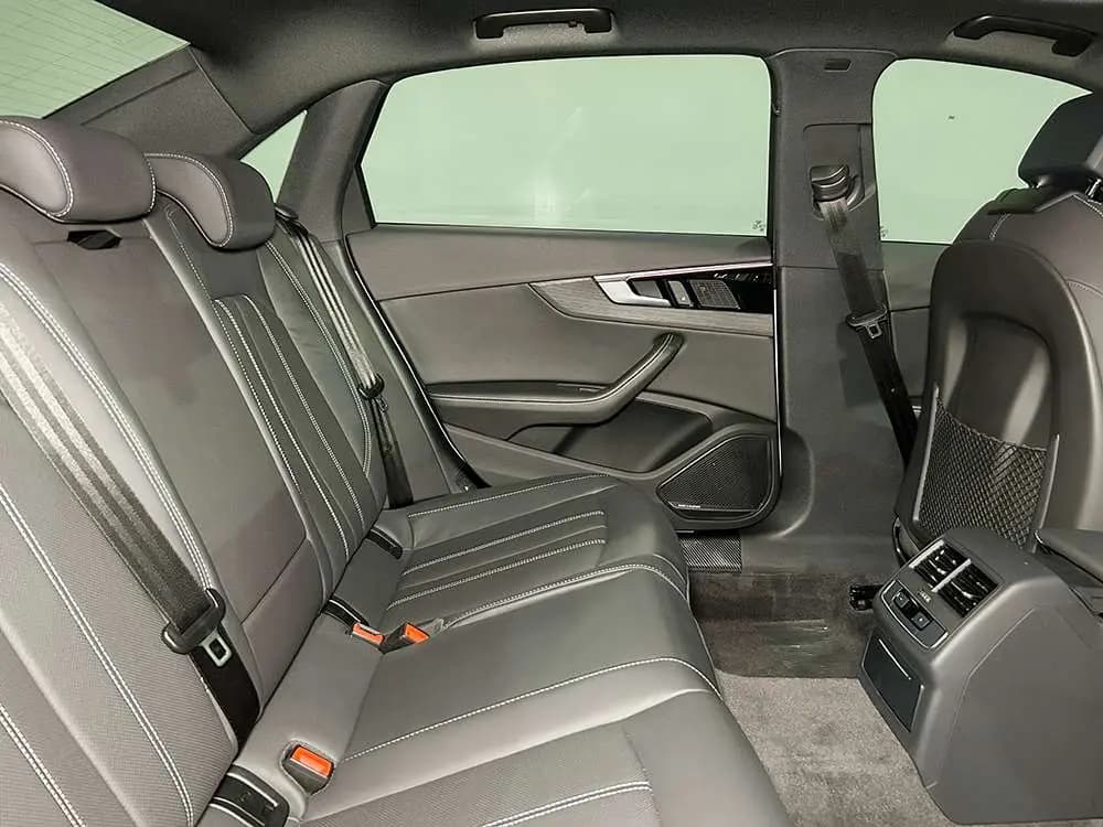 Audi A4L 2023 г. 43321 км. — фото 9