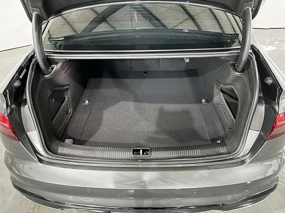 Audi A4L 2023 г. 43321 км. — фото 10