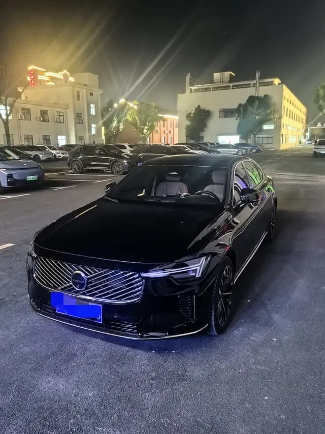 Volvo S90 2025 г. 1317 км. — фото 3
