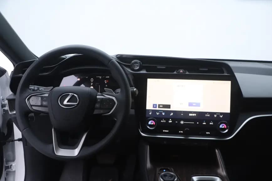 Lexus RZ 2023 г. 29291 км. — фото 9
