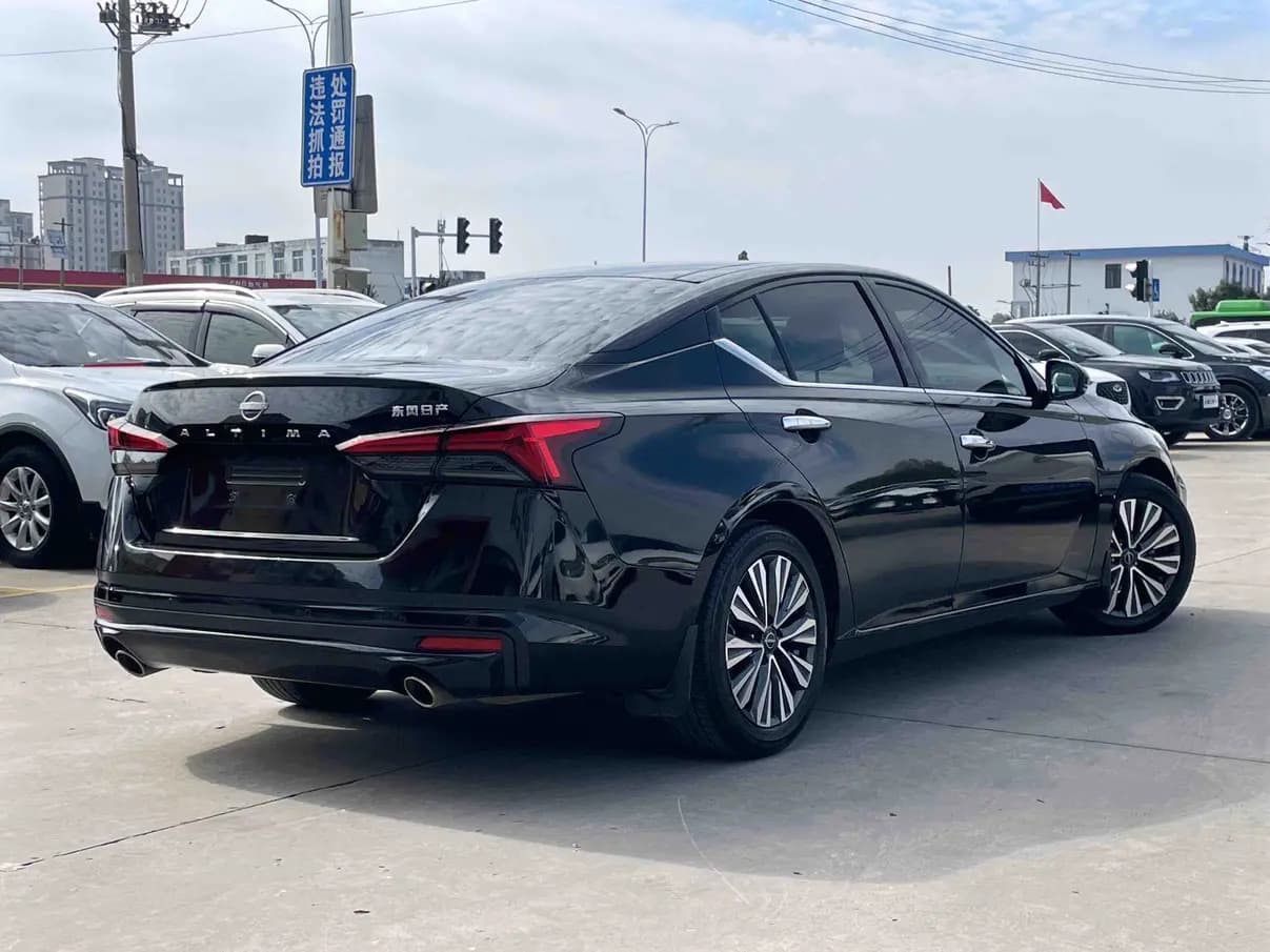 Nissan Altima 2023 г. 48062 км. — фото 2