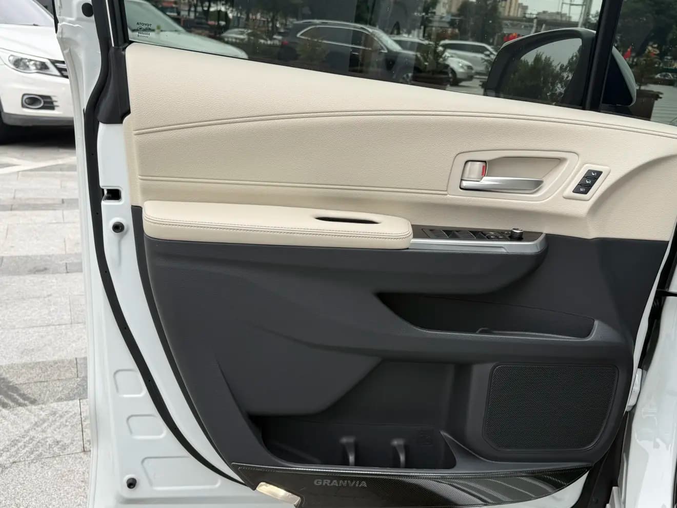Toyota Granvia 2025 г. 18074 км. — фото 11