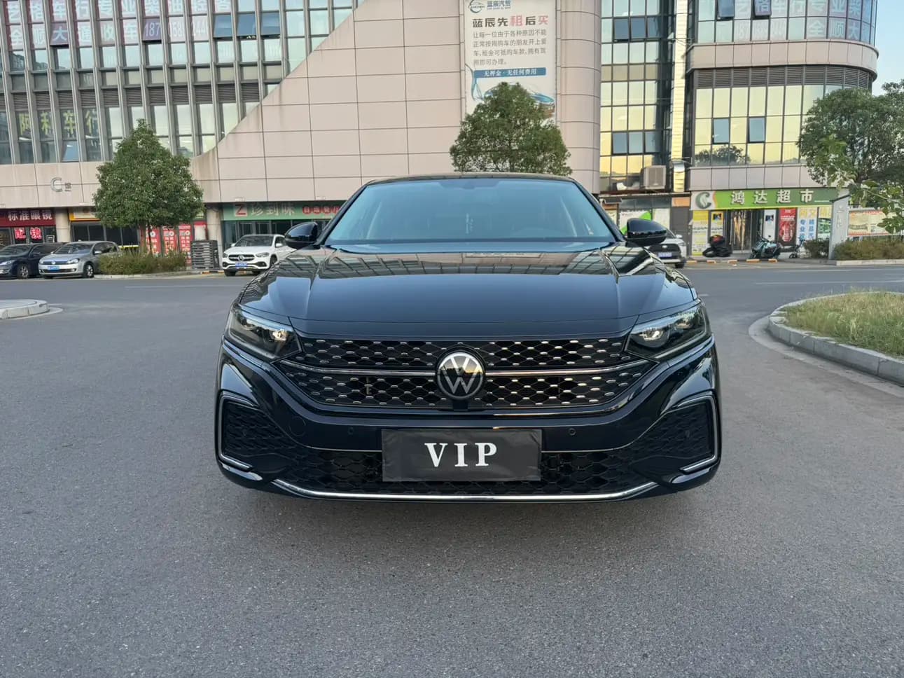Volkswagen Passat 2023 г. 24149 км. — фото 2