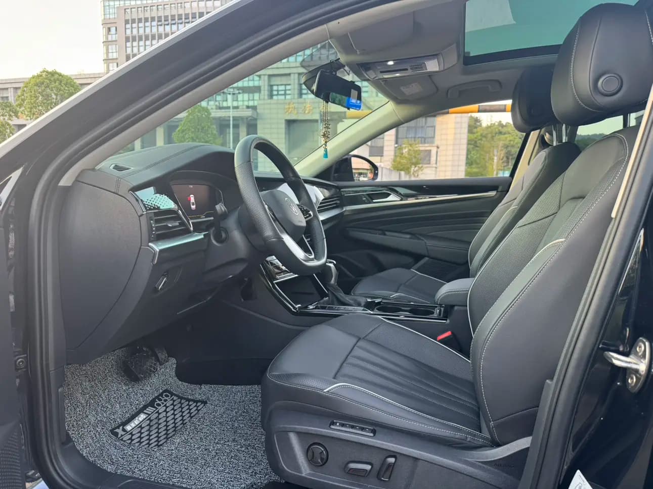 Volkswagen Passat 2023 г. 24149 км. — фото 15