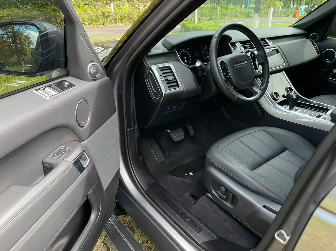 Land Rover Range Rover Sport 2021 г. 29034 км. — фото 17