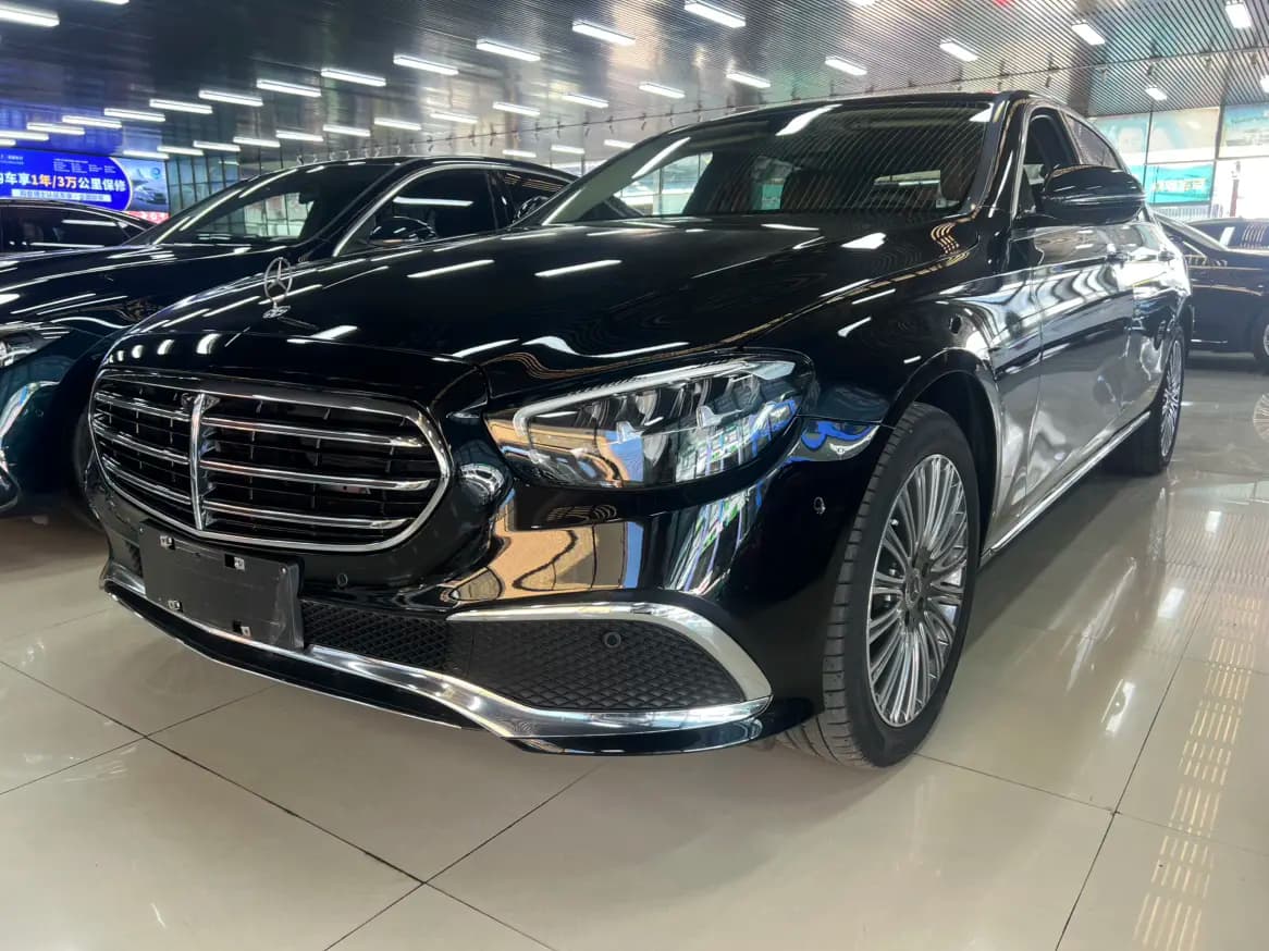 Mercedes-Benz E-Class 2023 г. 28076 км.