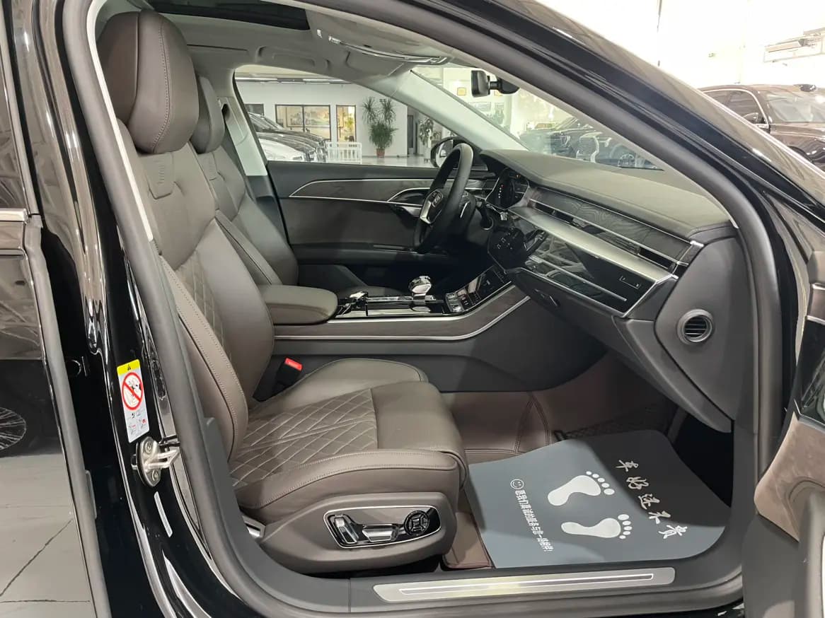 Audi A8 2022 г. 83948 км. — фото 16