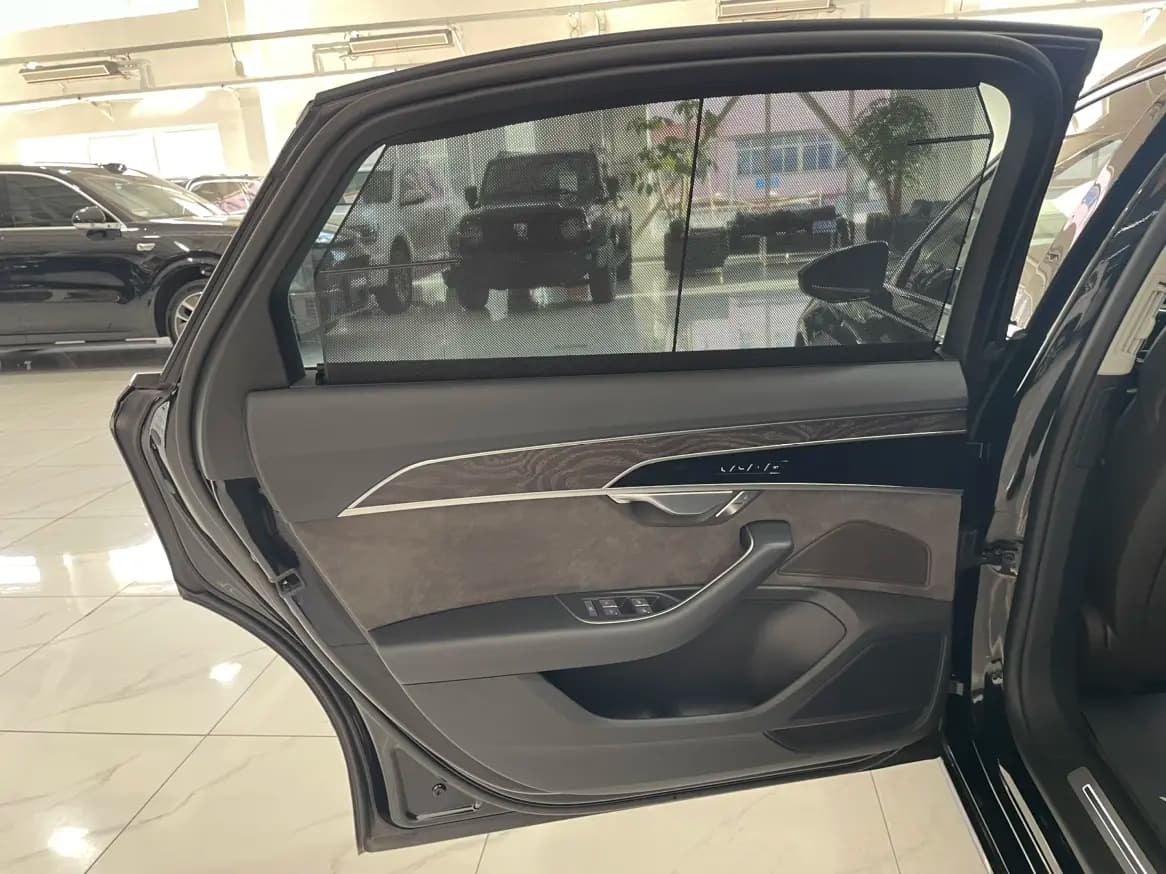 Audi A8 2022 г. 83948 км. — фото 27