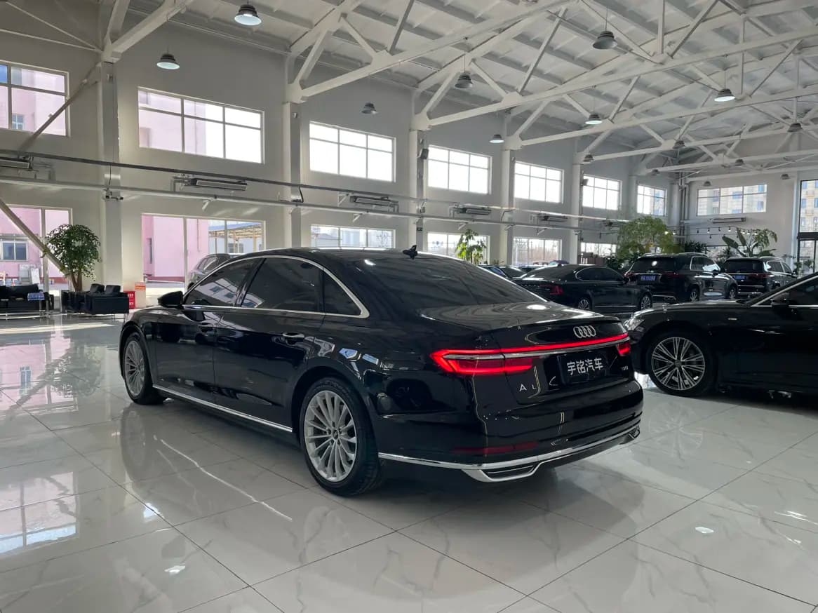 Audi A8 2022 г. 83948 км. — фото 5