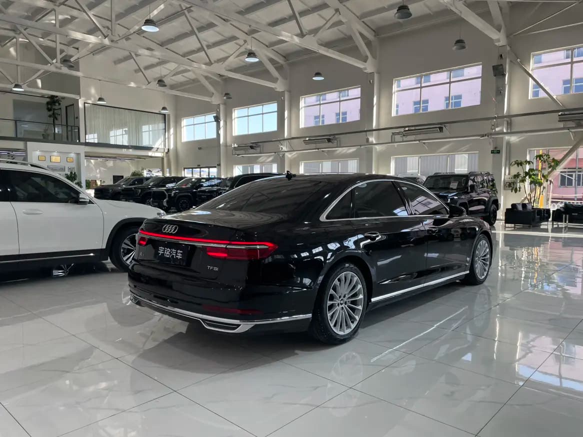 Audi A8 2022 г. 83948 км. — фото 7