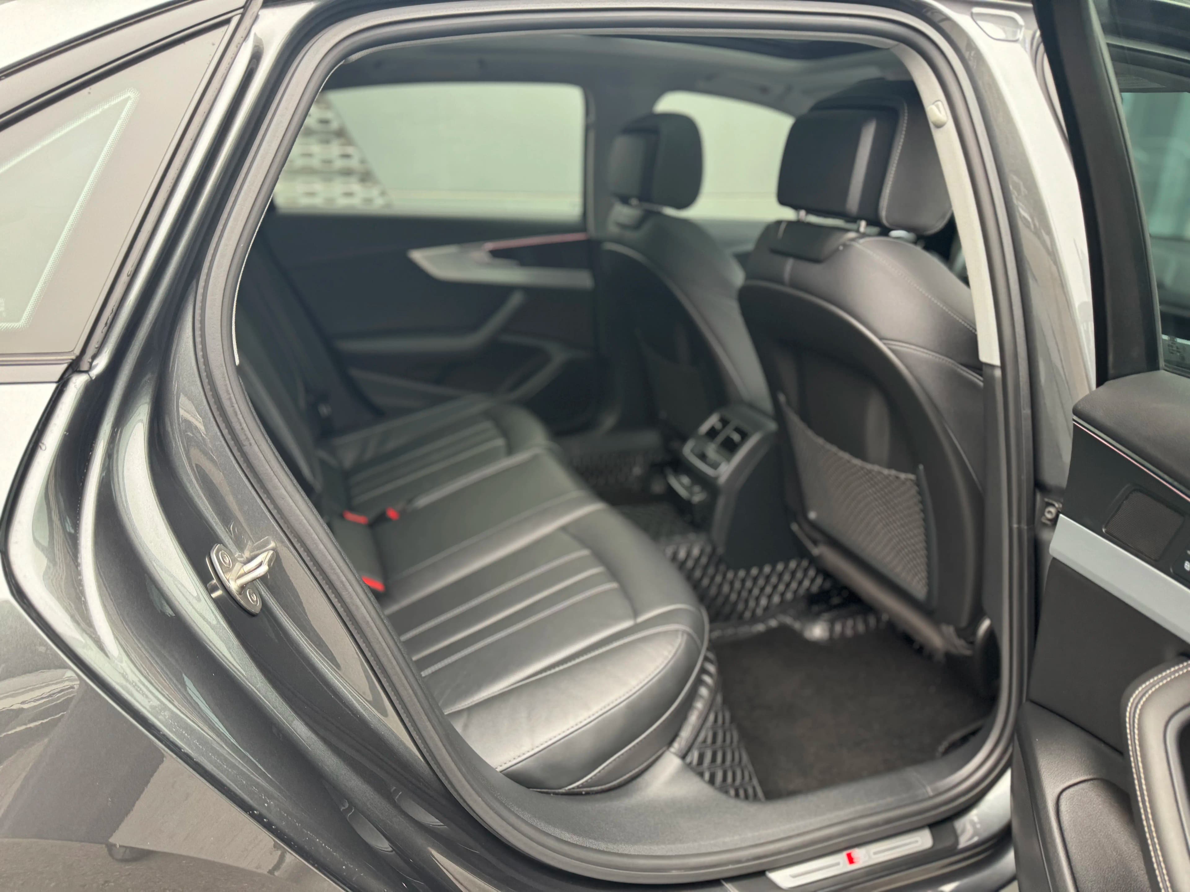 Audi A4L 2022 г. 44125 км. — фото 16