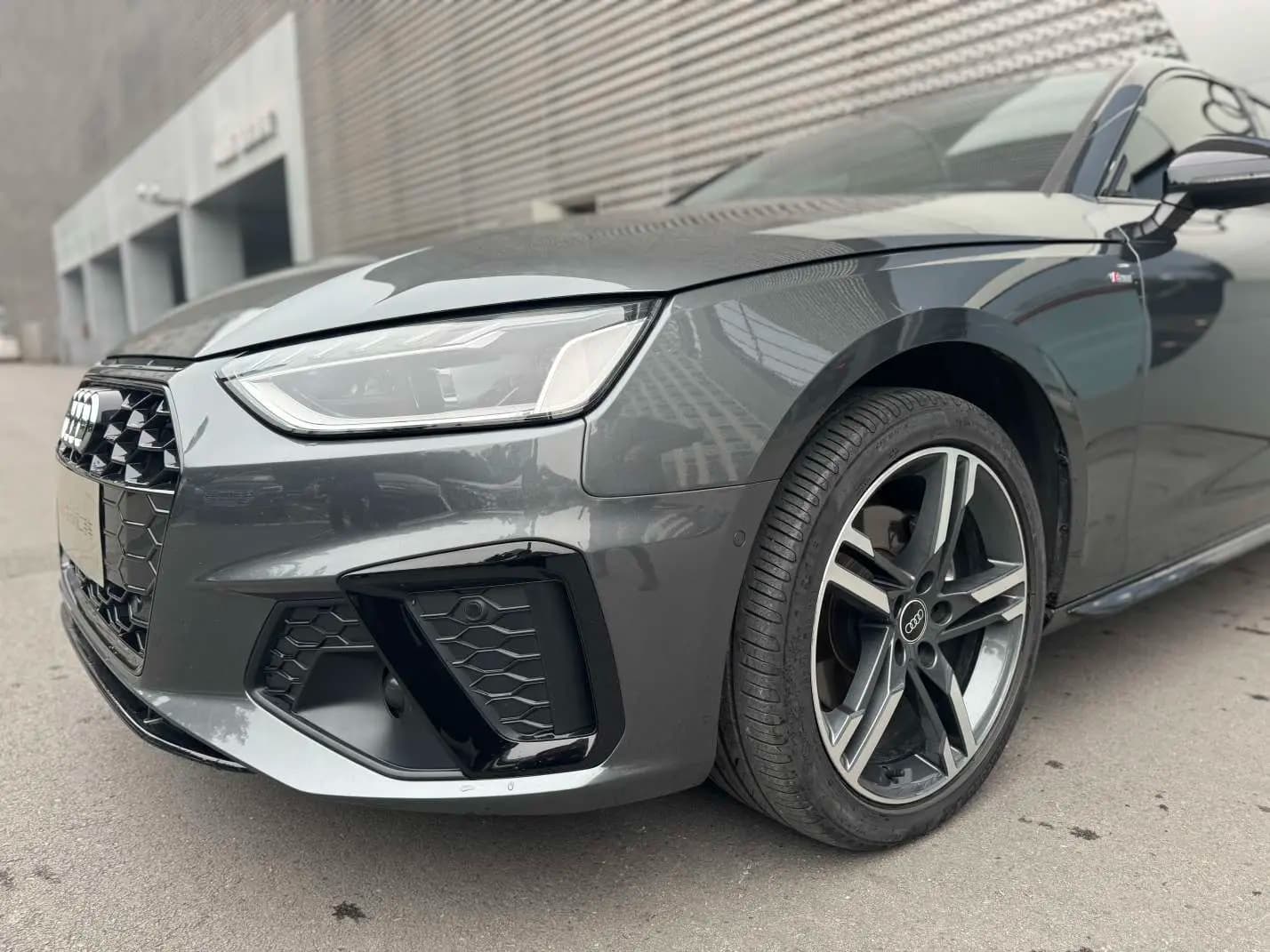 Audi A4L 2022 г. 44125 км. — фото 9