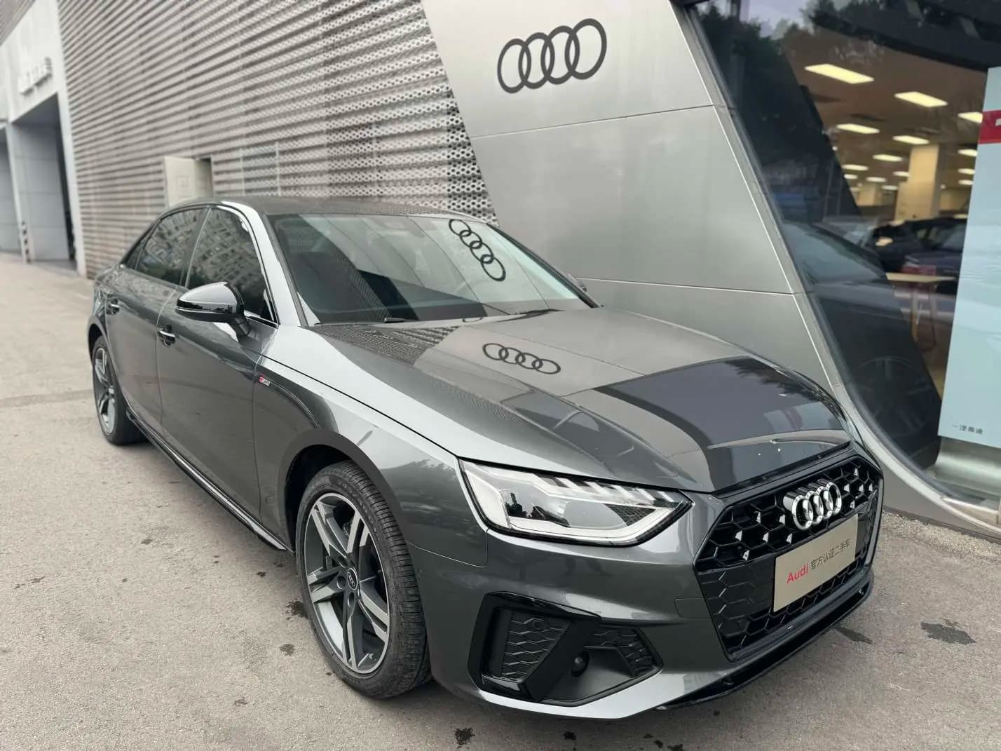 Audi A4L 2022 г. 44125 км. — фото 10