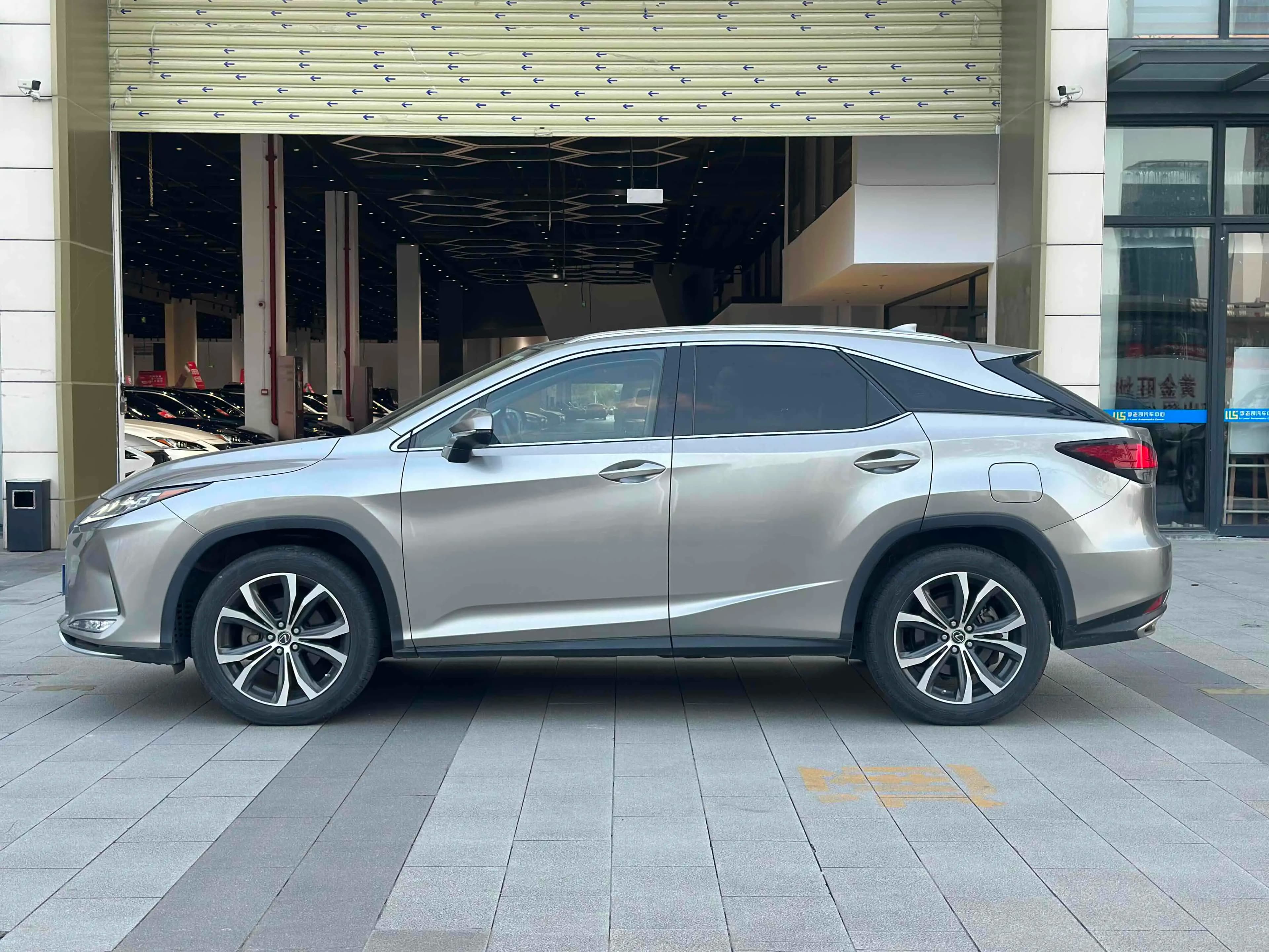 Lexus RX 2021 г. 49061 км. — фото 3