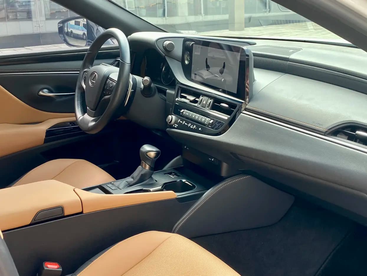 Lexus ES 2024 г. 21020 км. — фото 12