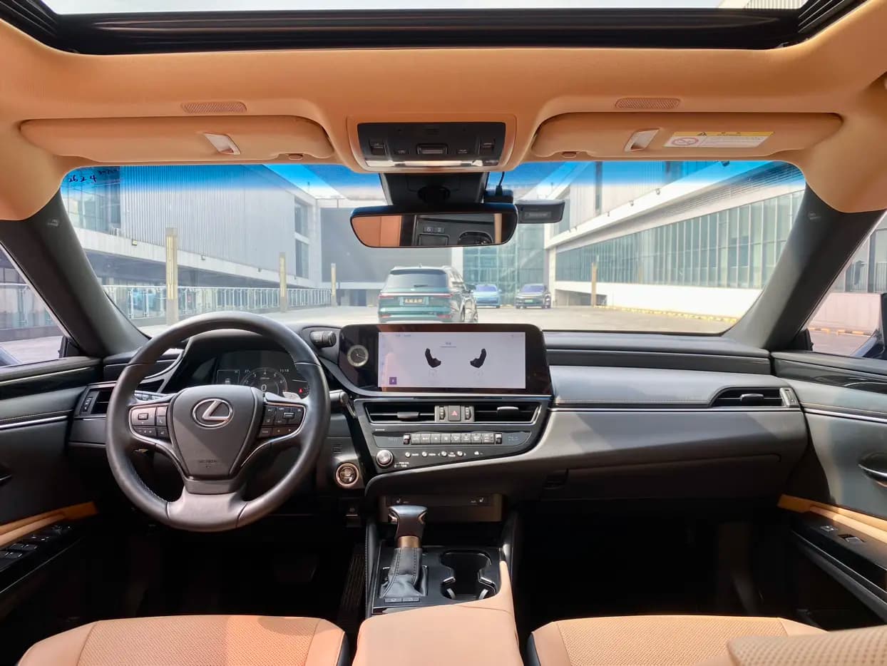 Lexus ES 2024 г. 21020 км. — фото 7