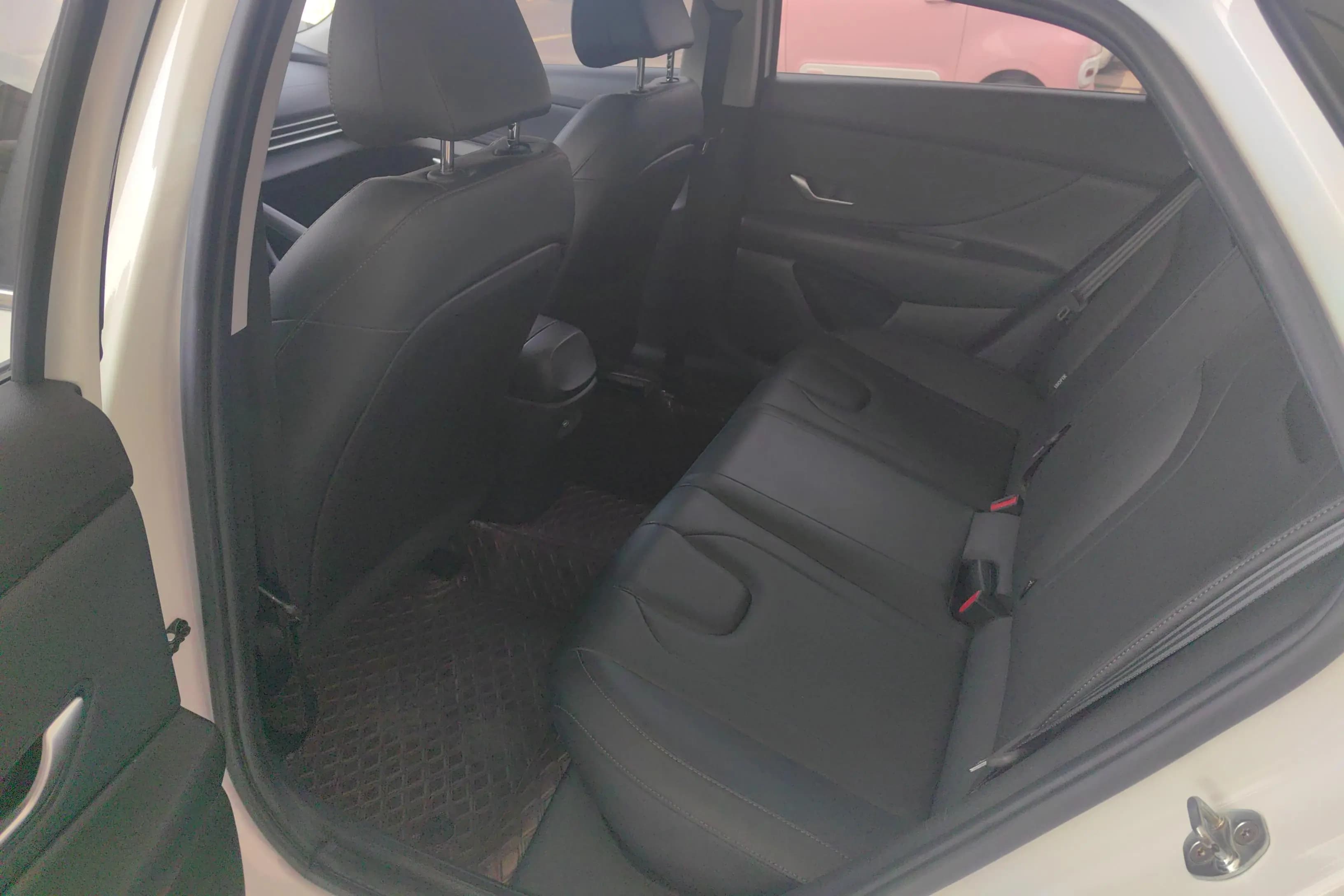 Hyundai Elantra 2021 г. 45248 км. — фото 16