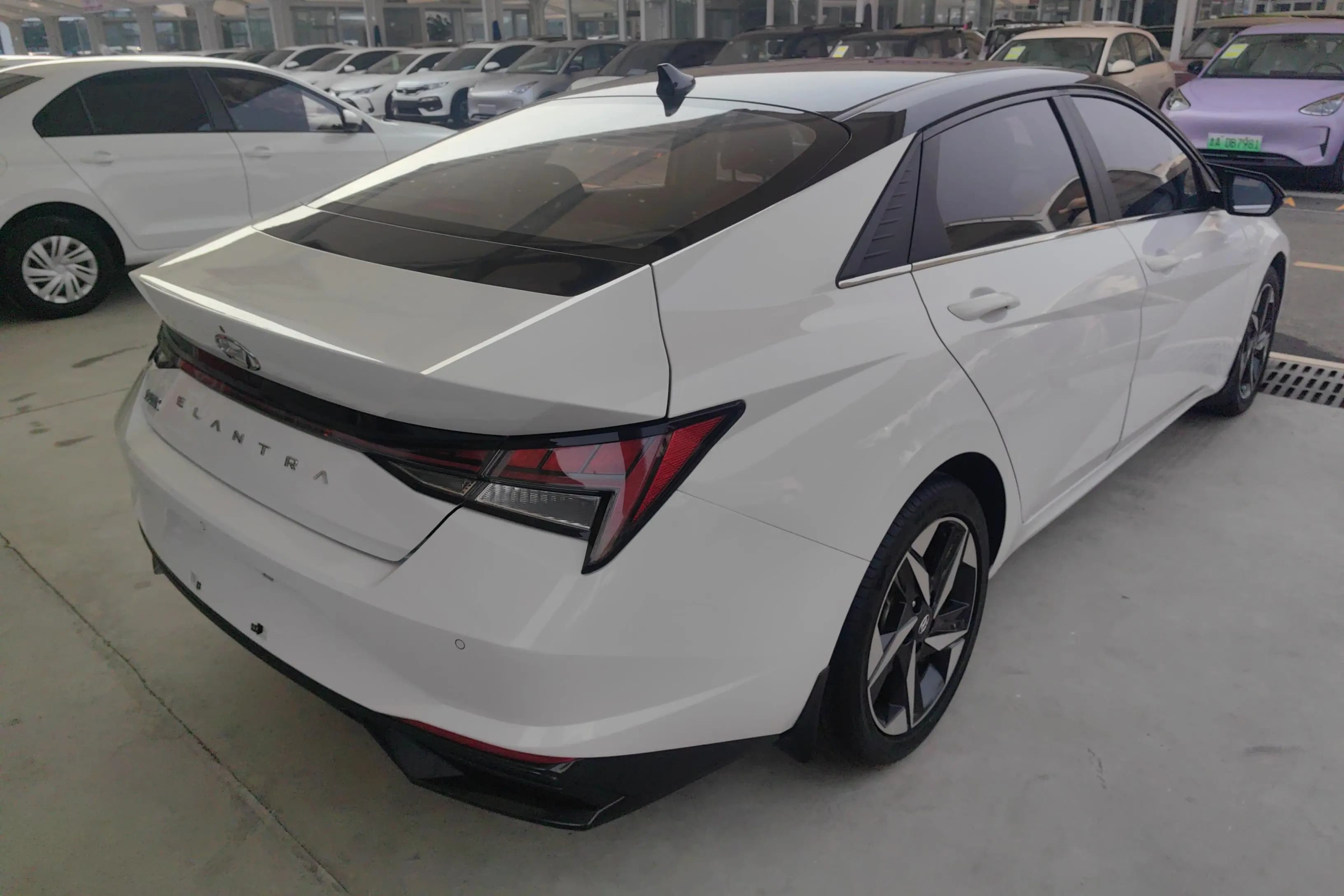 Hyundai Elantra 2021 г. 45248 км. — фото 3