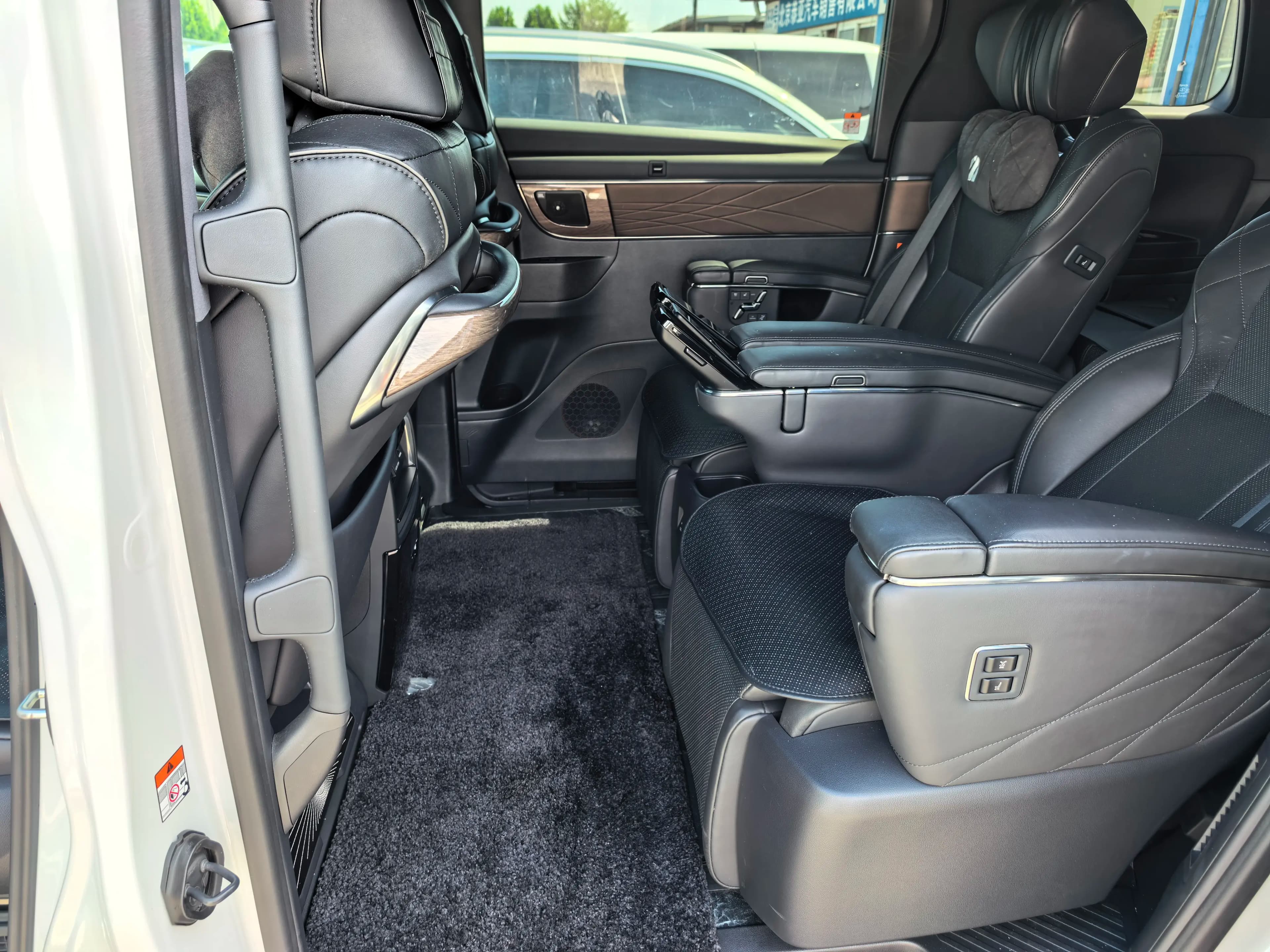 Toyota Alphard 2023 г. 19027 км. — фото 11