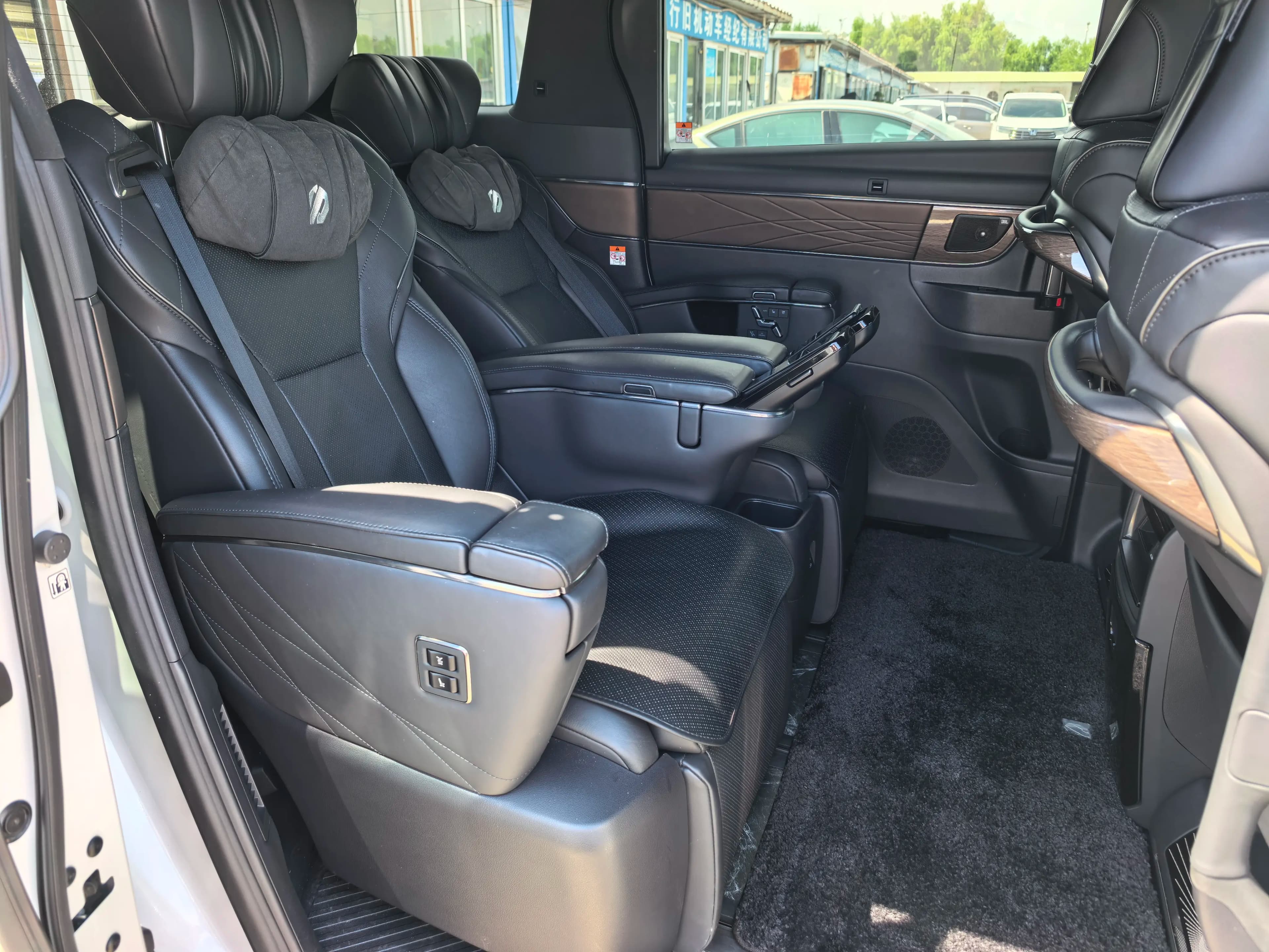 Toyota Alphard 2023 г. 19027 км. — фото 12